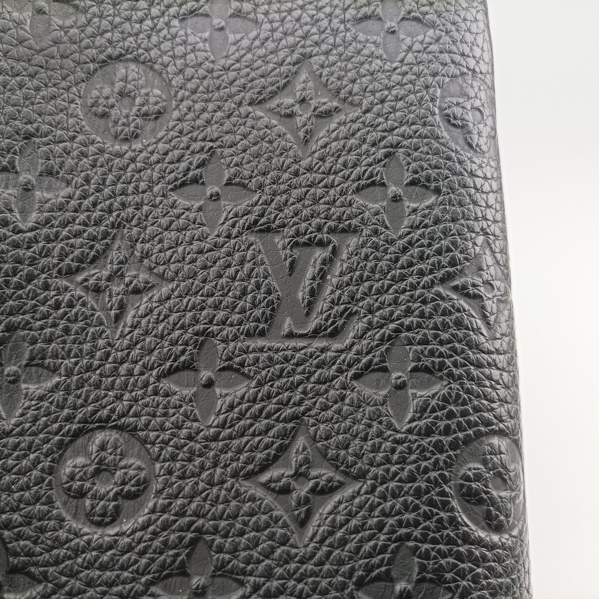 Triangle Messenger Noir Monogram Empreinte M55878 AR4129トリアングル メッセンジャー ノワール モノグラムアンプラント M55878 AR4129