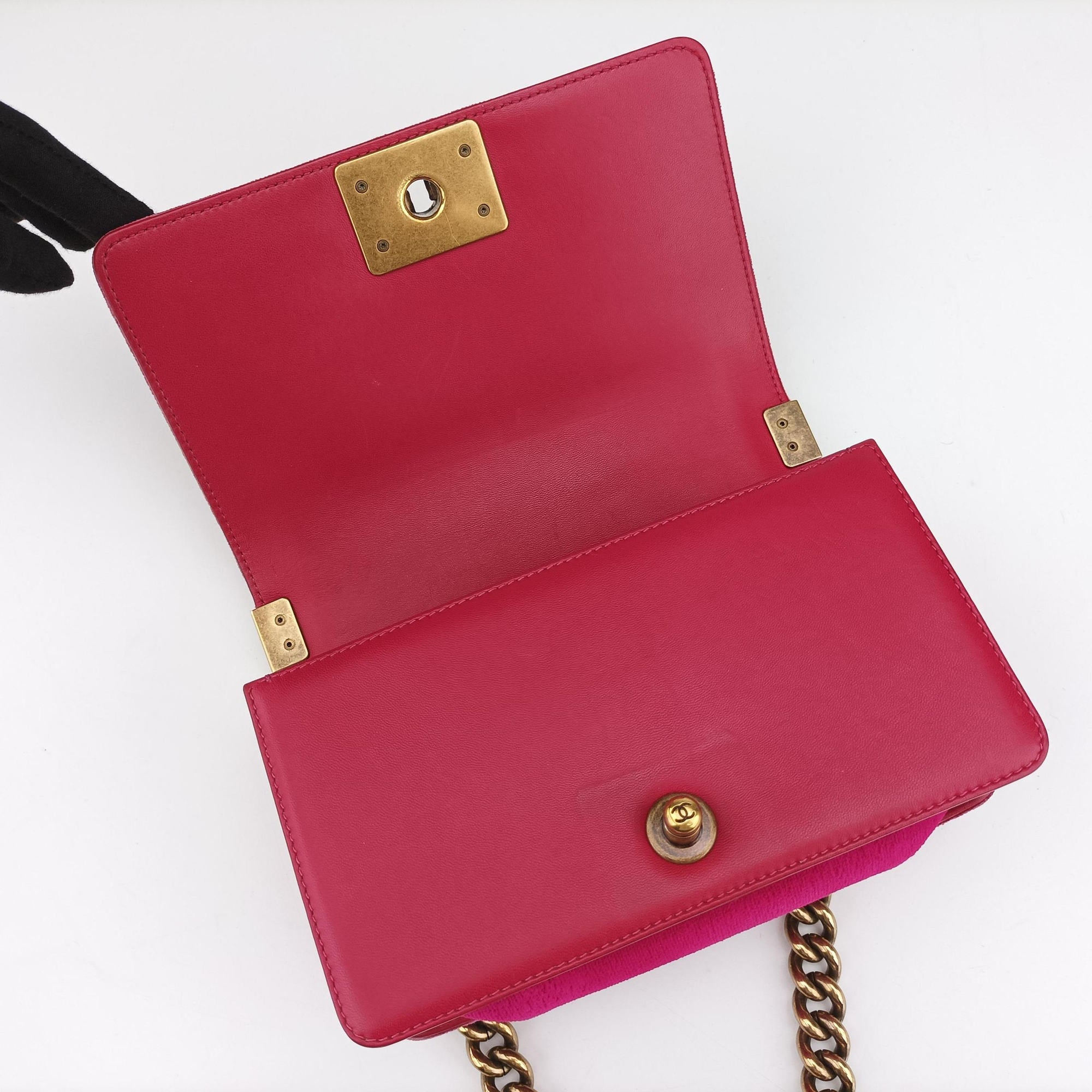 BOY CHANEL Pink velour A67085 24512994ボーイシャネル ピンク ベロア A67085 24512994