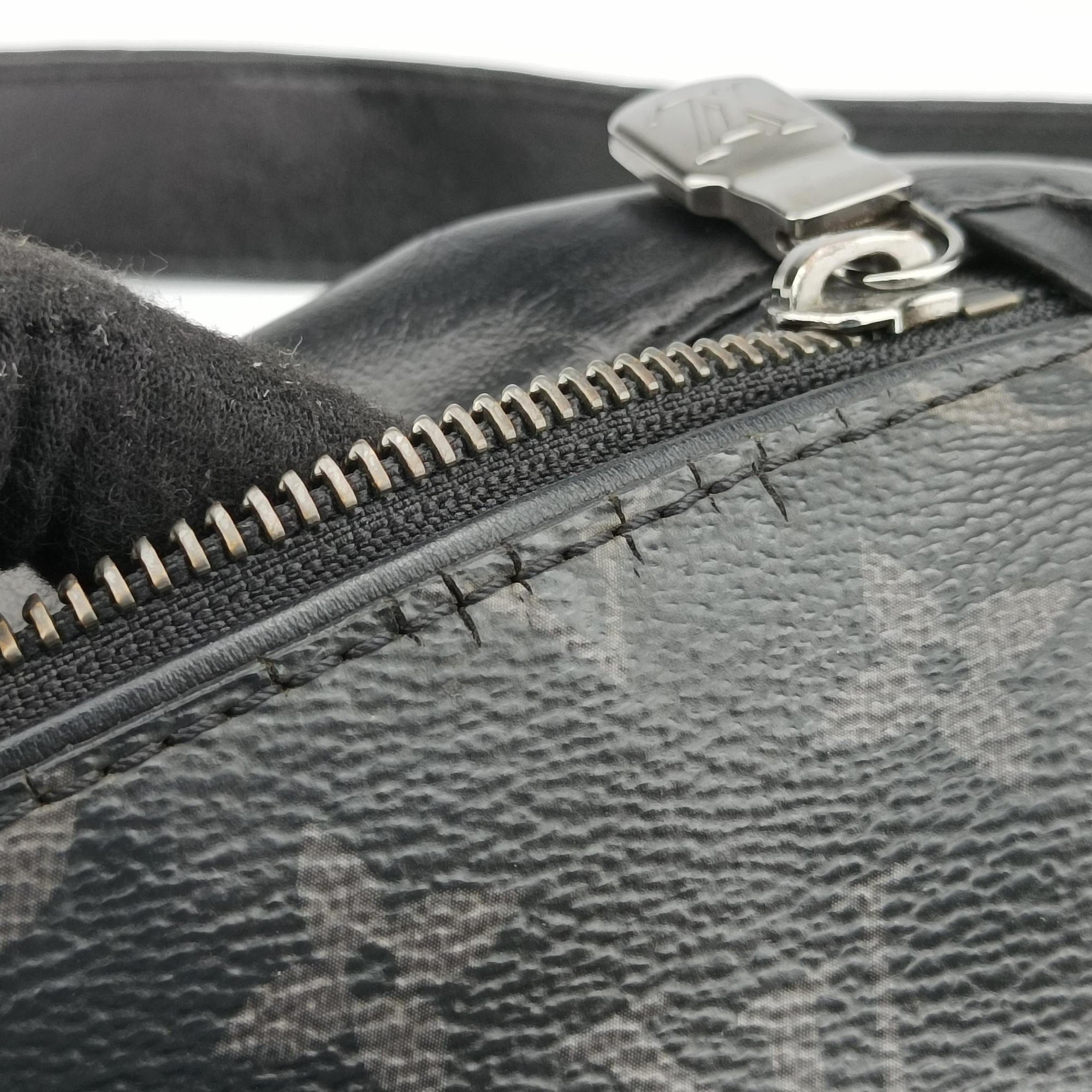 Discovery Bum Bag Black Monogram eclipse M44336 SA4199ディスカバリーバムバッグ ブラック モノグラム エクリプス M44336 SA4199