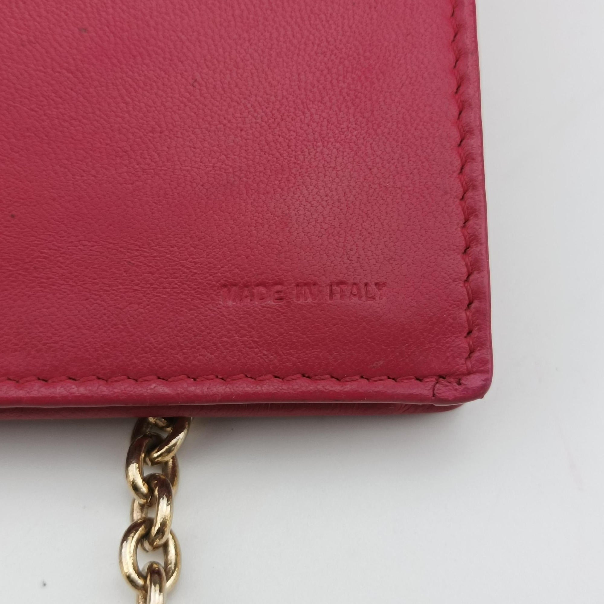 Logo Embossed Rose Leather 8M0219 2401.8M0219-YMY-089ロゴ エンボス ローズ レッド レザー 8M0219 2401.8M0219-YMY-089