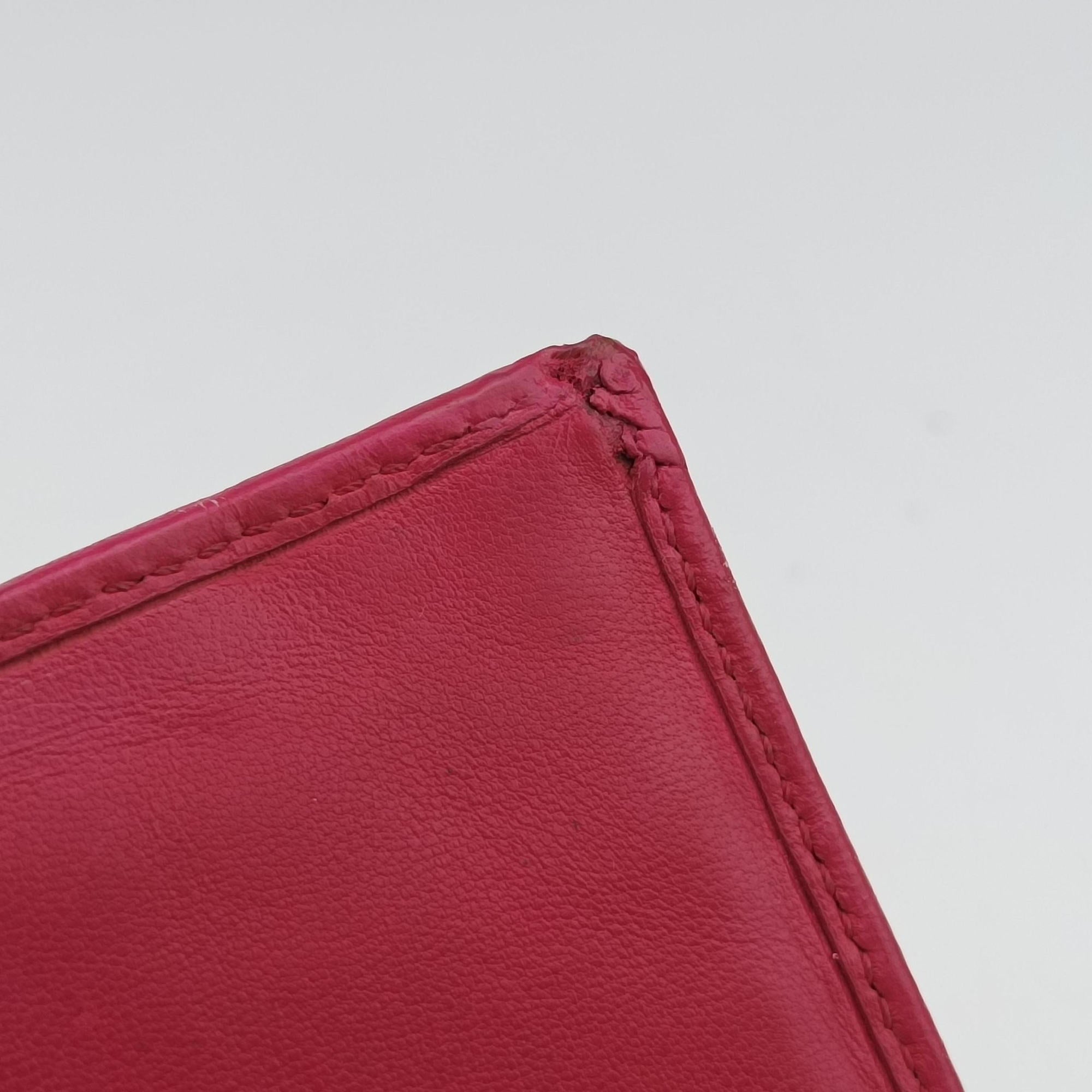 Logo Embossed Rose Leather 8M0219 2401.8M0219-YMY-089ロゴ エンボス ローズ レッド レザー 8M0219 2401.8M0219-YMY-089