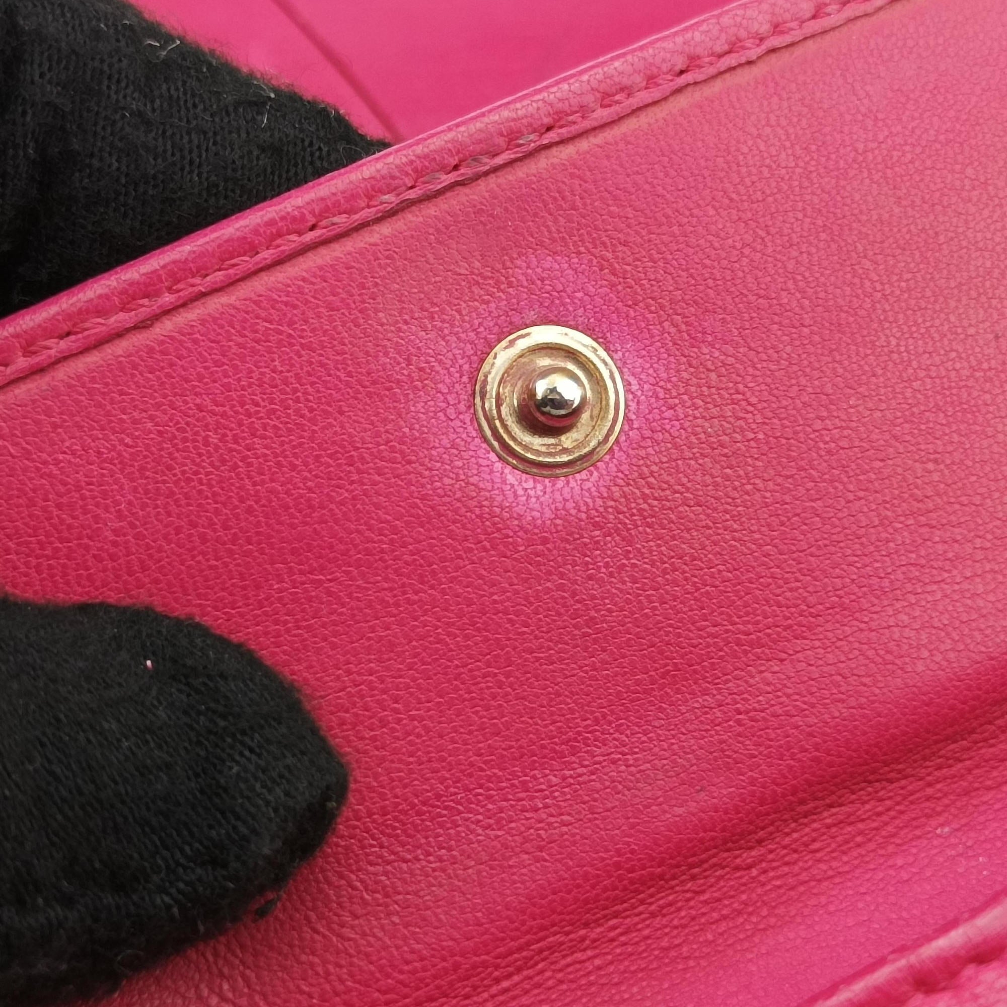 Logo Embossed Rose Leather 8M0219 2401.8M0219-YMY-089ロゴ エンボス ローズ レッド レザー 8M0219 2401.8M0219-YMY-089