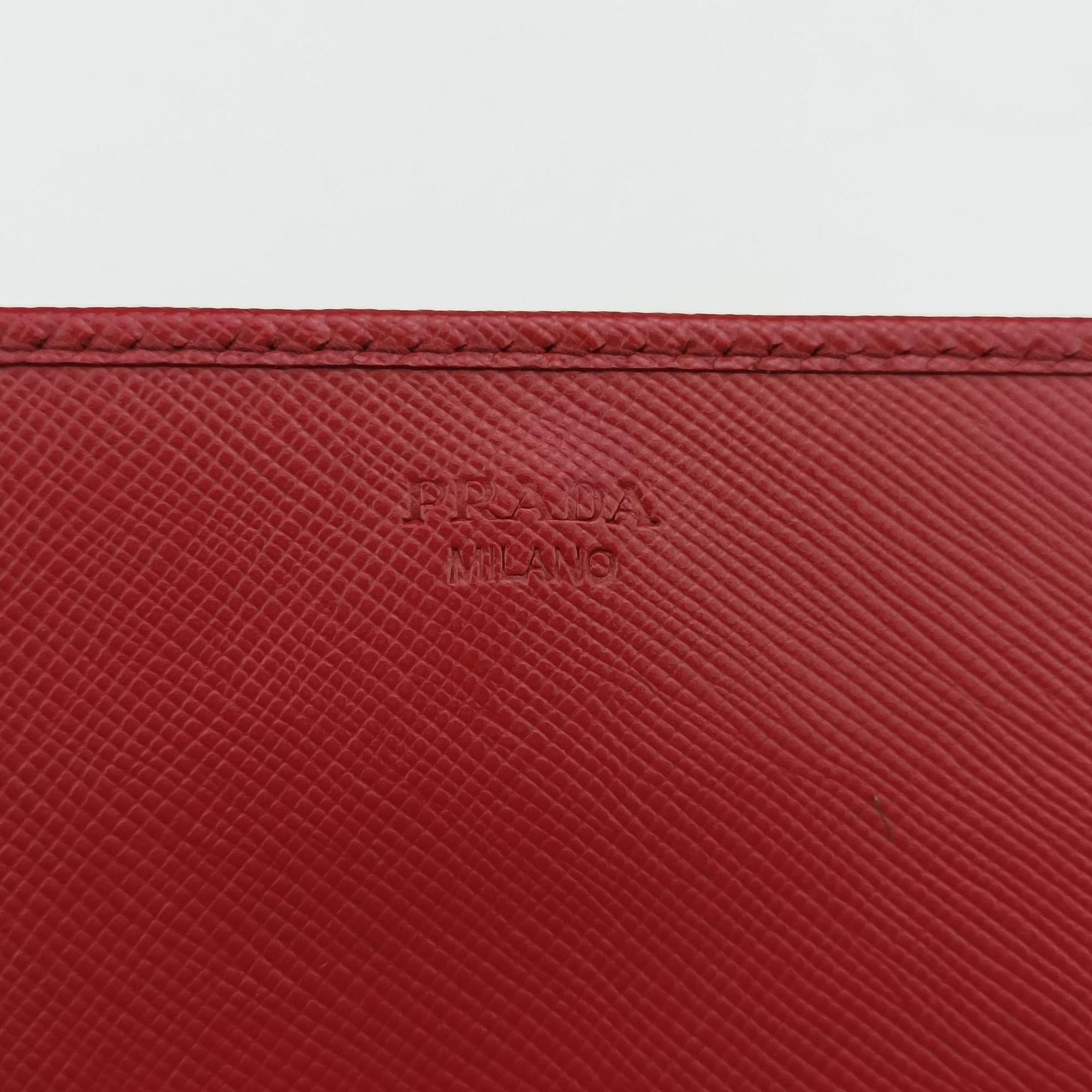 Metal Wallet on Chain Cornflower Clutch Red Saffiano Leather 1MT290 181メタル ウォレット オン チェーン コーンフラワー クラッチ レッド サフィアーノレザー 1MT290 181