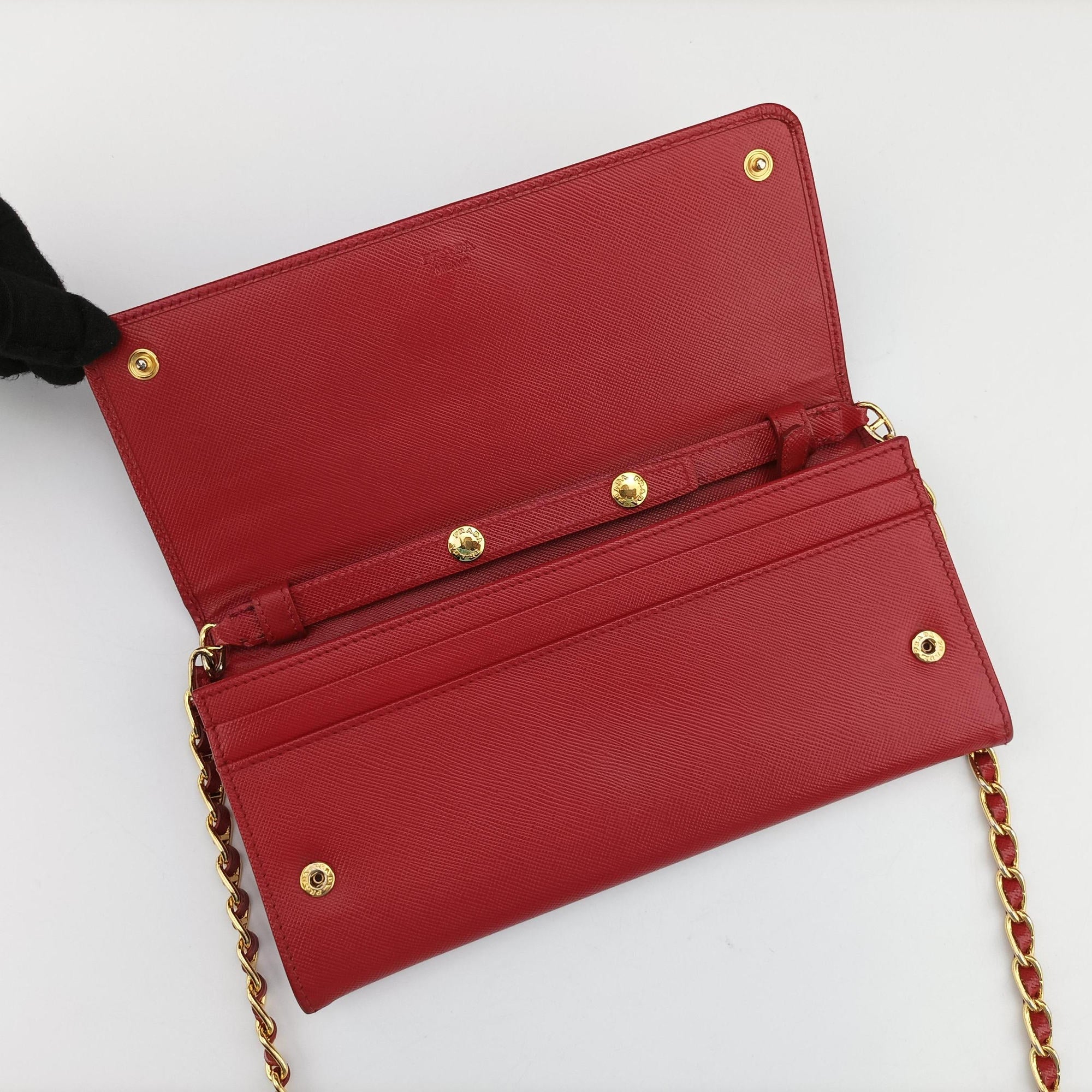 Metal Wallet on Chain Cornflower Clutch Red Saffiano Leather 1MT290 181メタル ウォレット オン チェーン コーンフラワー クラッチ レッド サフィアーノレザー 1MT290 181