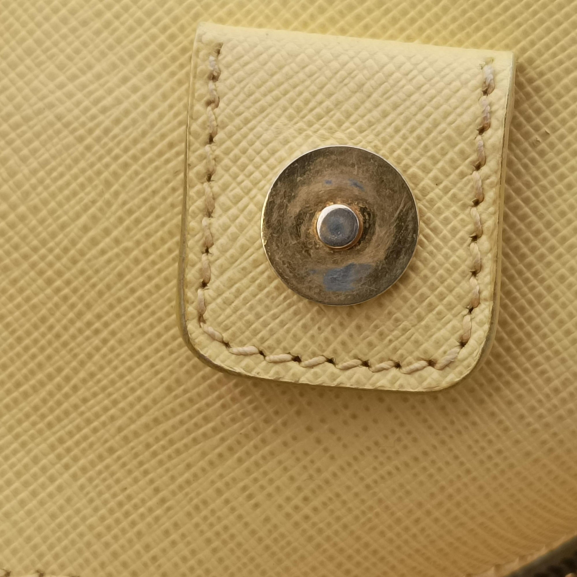 Promenade Yellow SAFFIANO Leather BN2567 180プロムナード イエロー サフィアーノレザー BN2567 180