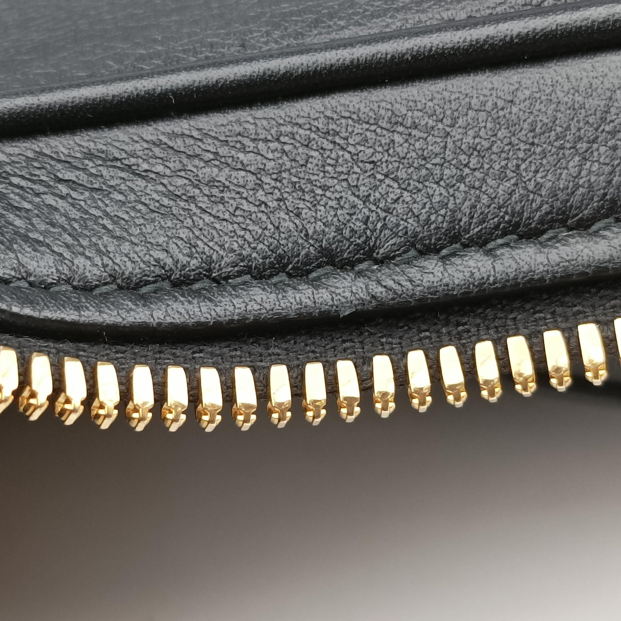 ATTACHE Black Leather 699409 C038451747アタッシェ ブラック レザー 699409 C038451747