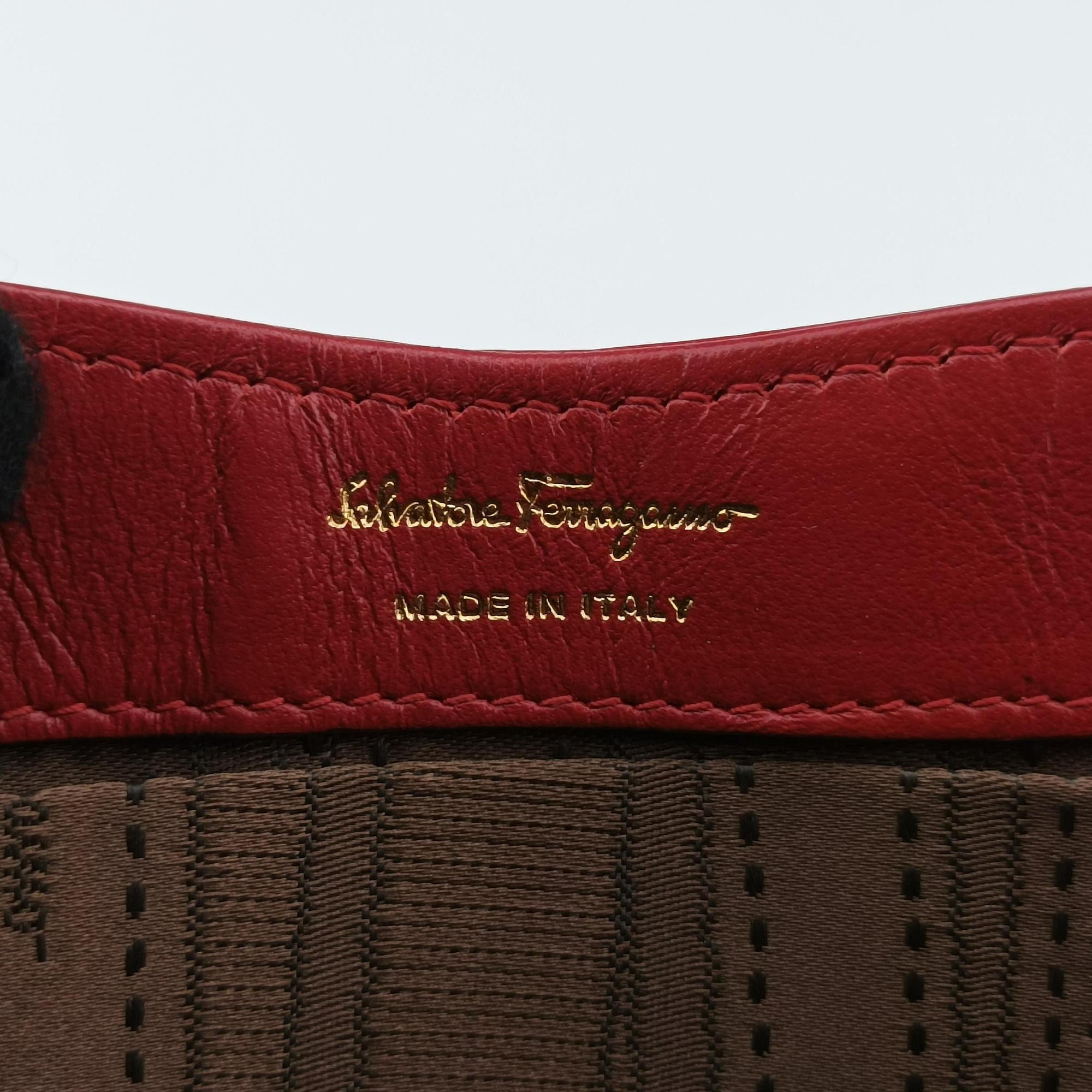Vara Bow Red Patent Leather RN136180843ヴァラ リボン レッド パテントレザー RN136180843