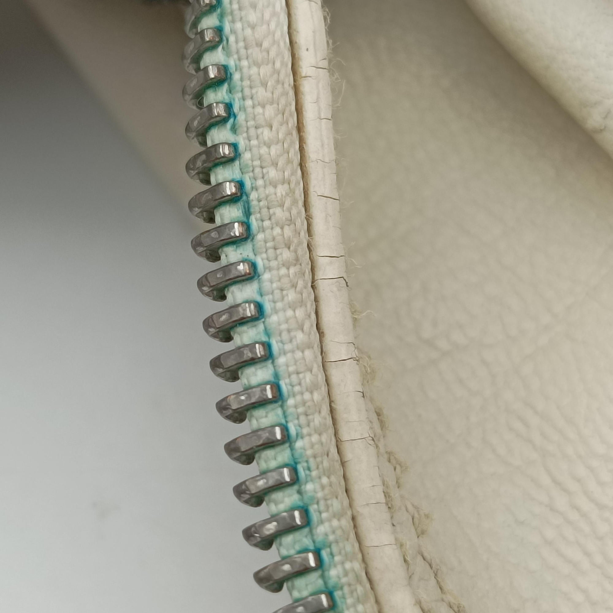 Vara Bow White Leather EE-21A907ヴァラ リボン ホワイト レザー EE-21A907