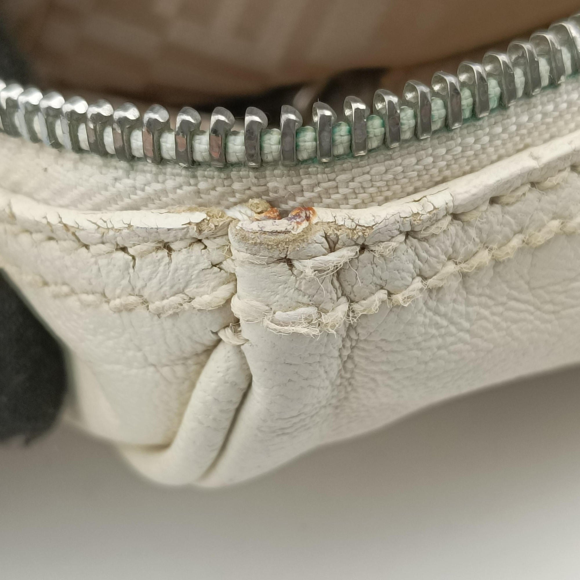 Vara Bow White Leather EE-21A907ヴァラ リボン ホワイト レザー EE-21A907
