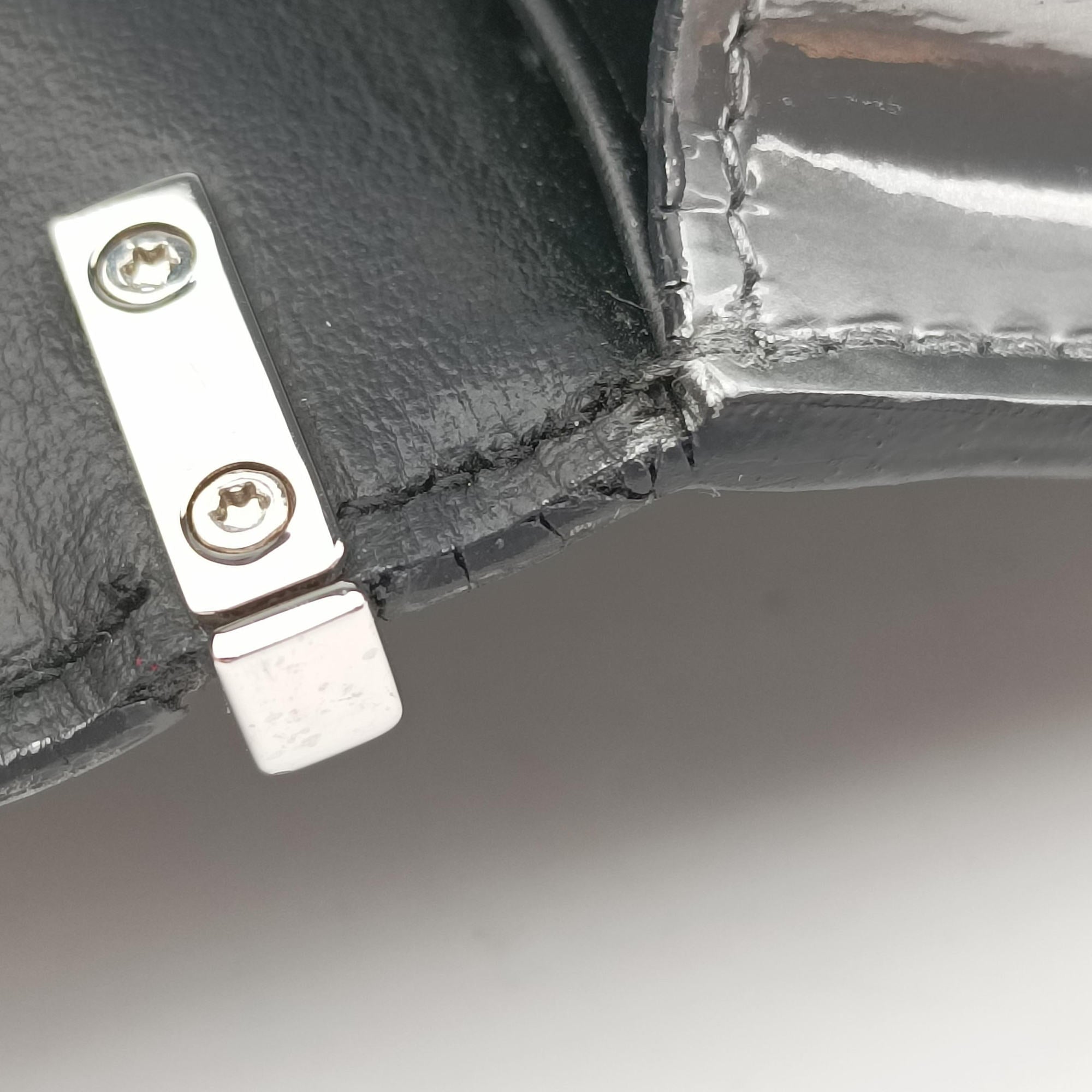 Chain Pouch Nube Spazzolato Leather 181 Eチェーン ポーチ ヌーベ ブラッシュドレザー 181 E