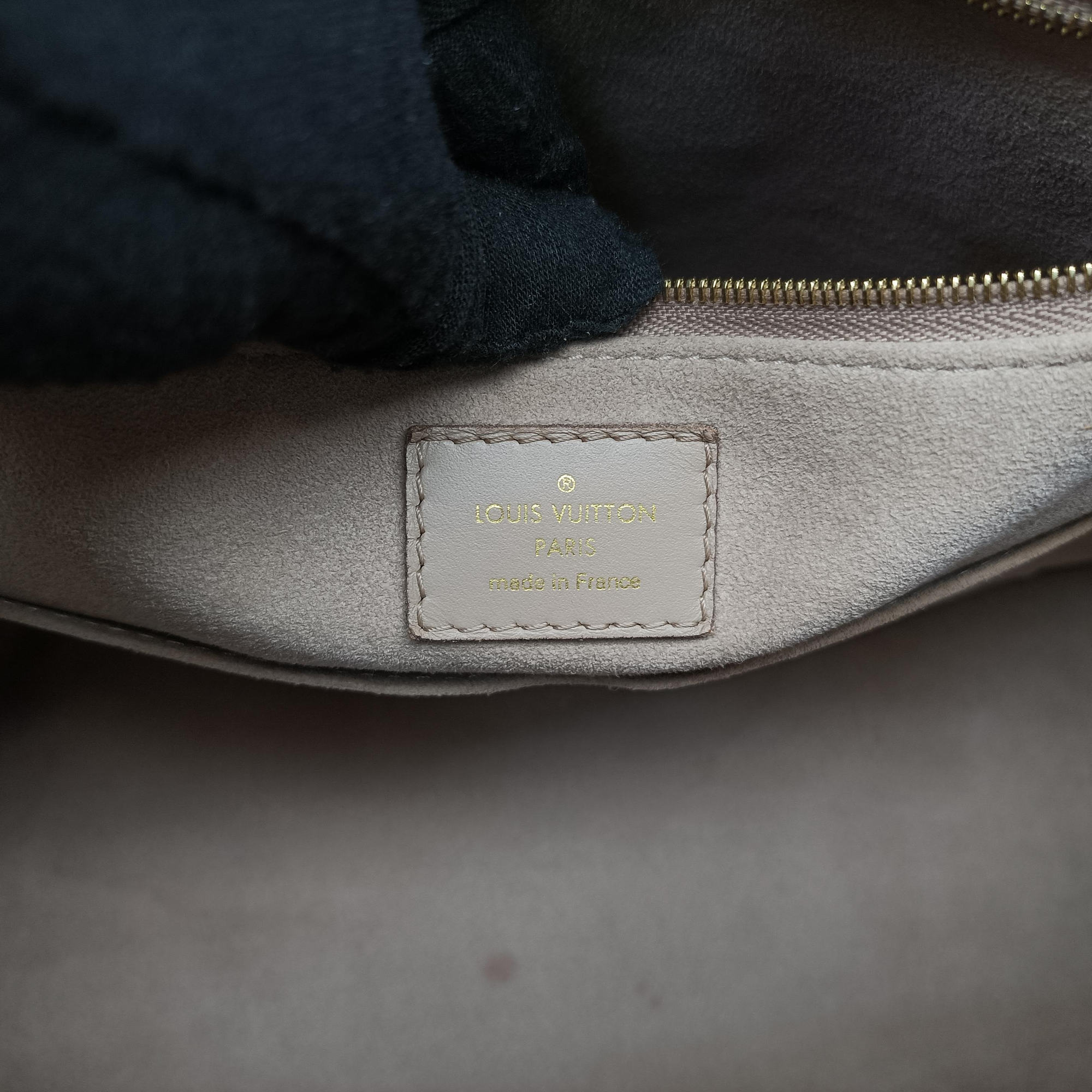 OntheGo MM Beige Monogram Empreinte M45607 IC ChipオンザゴーMM ベージュ系 モノグラム アンプラント M45607 ICチップ