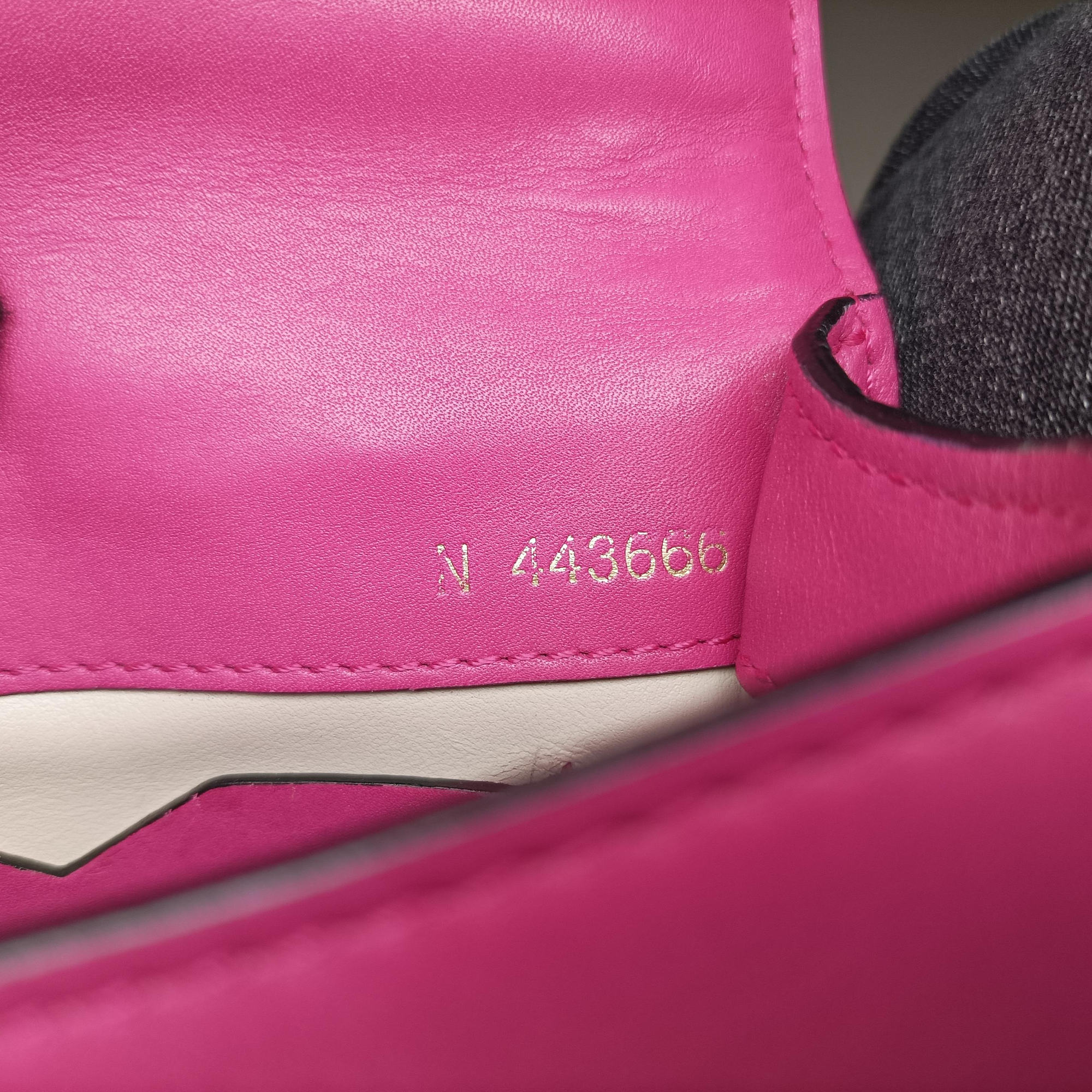 Iside Rose Leather N 443666イジィデ ローズ レッド レザー N 443666