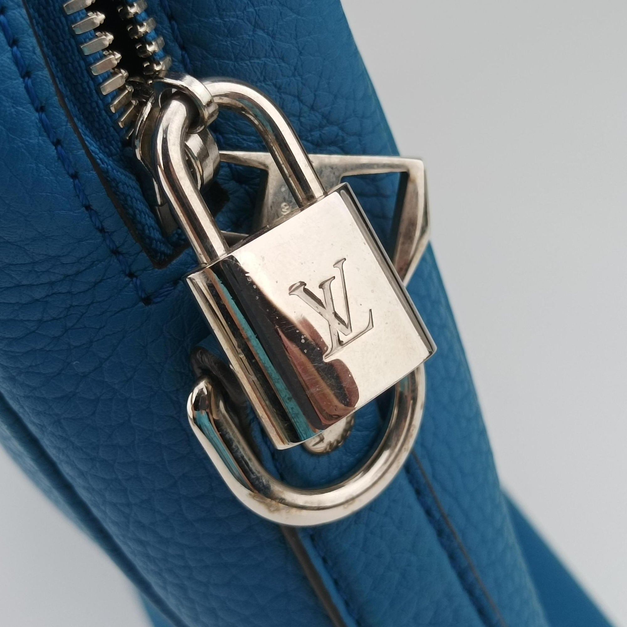 Armand Briefcase MM Blue Taurillon leather M52822 UB4198 IC Chipアルマンド ブリーフケース MM ブルー トリヨンレザー M52822 UB4198 ICチップ