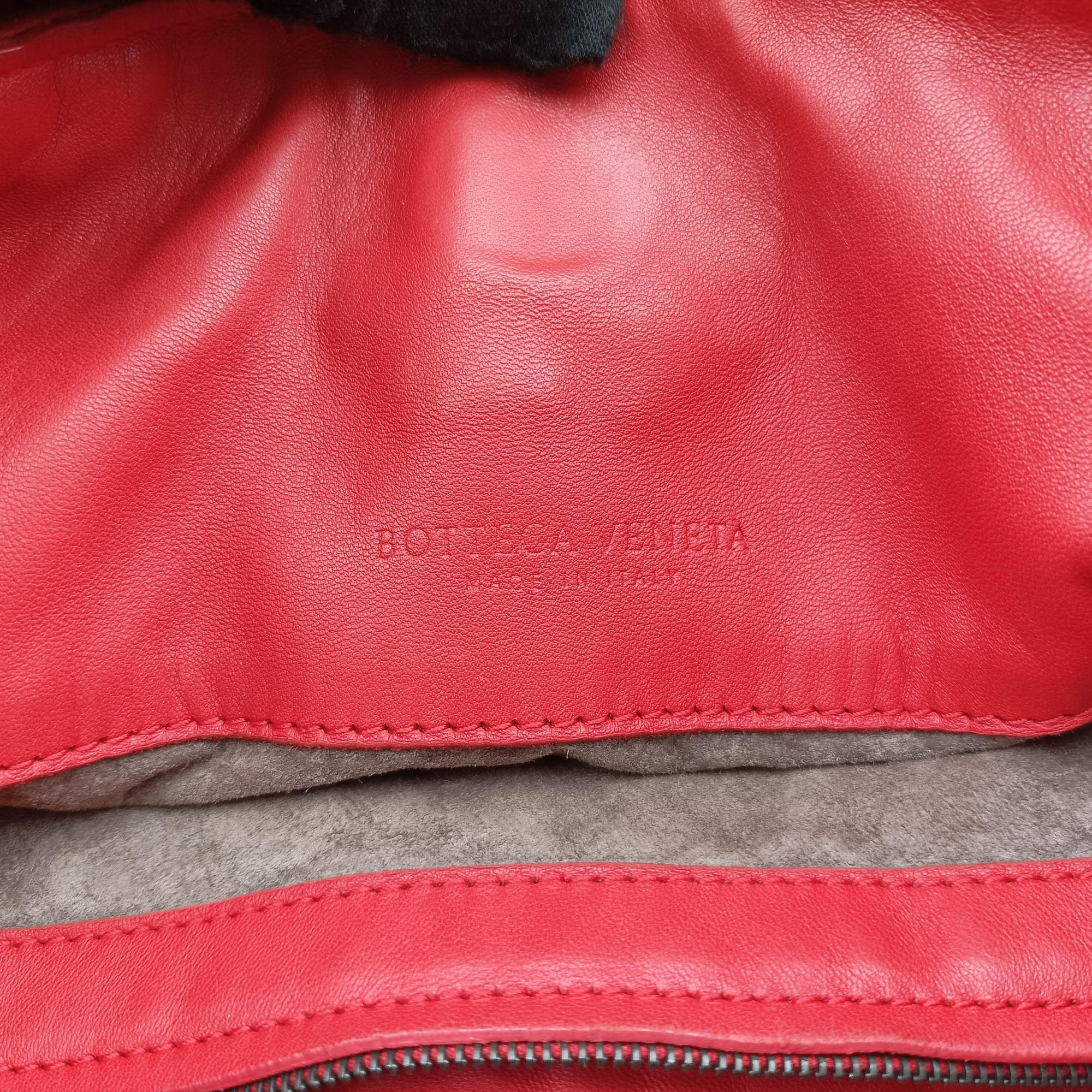 Parachute Intrecciato Red Lambskin B02870693Jパラシュート イントレチャート レッド ラムスキン B02870693J