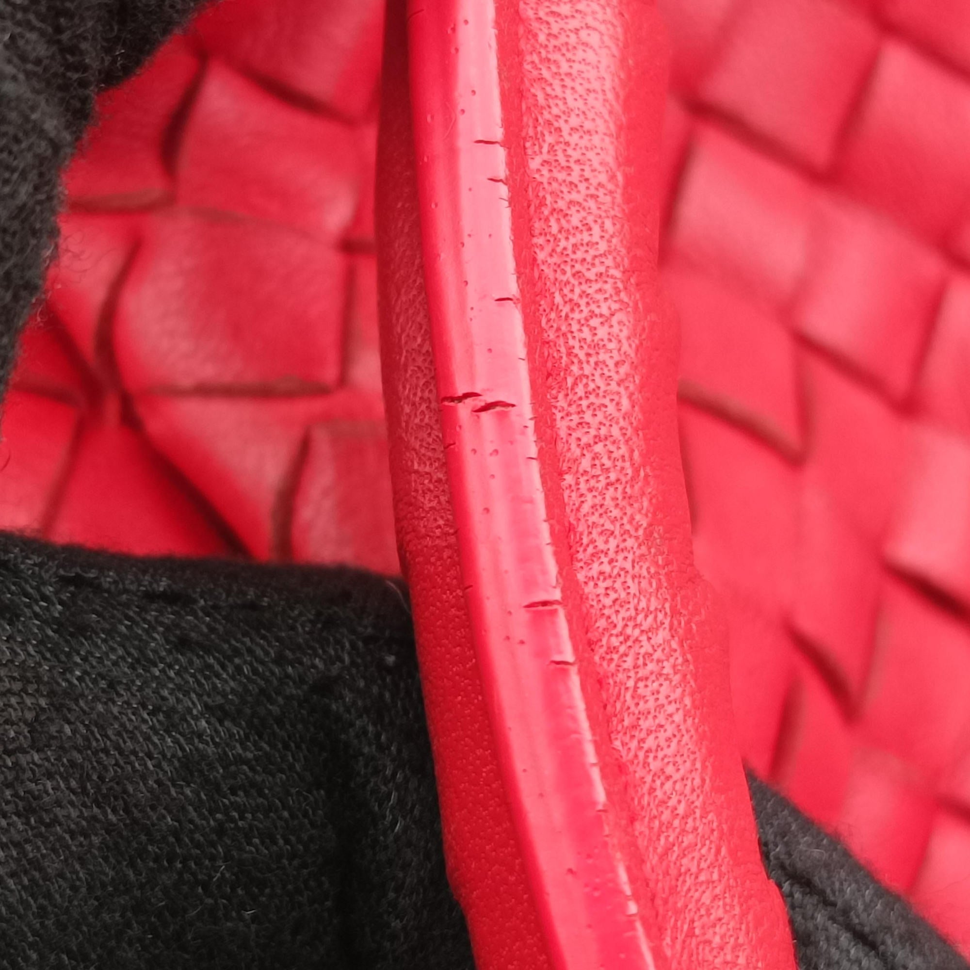 Parachute Intrecciato Red Lambskin B02870693Jパラシュート イントレチャート レッド ラムスキン B02870693J