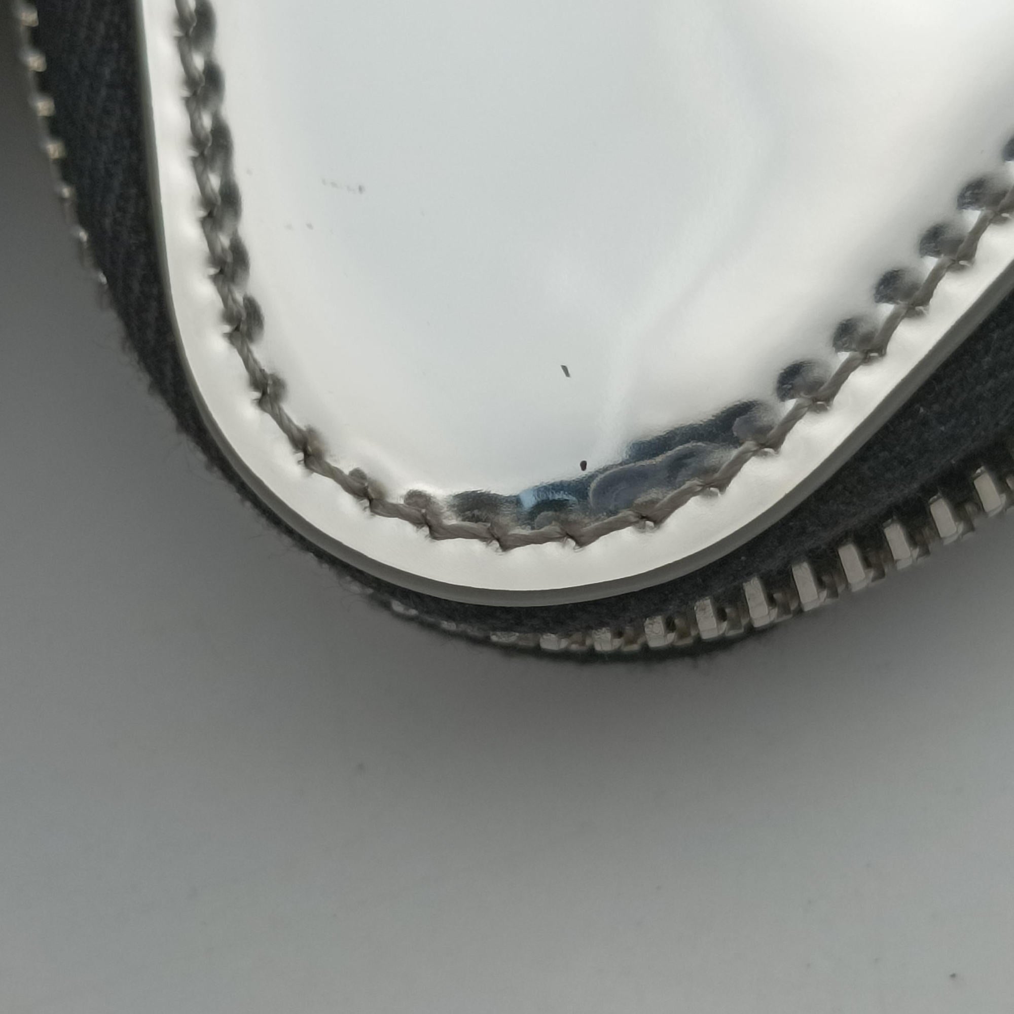 Triangle Logo Silver patent 230-Aトライアングルロゴ シルバー パテント 230-A