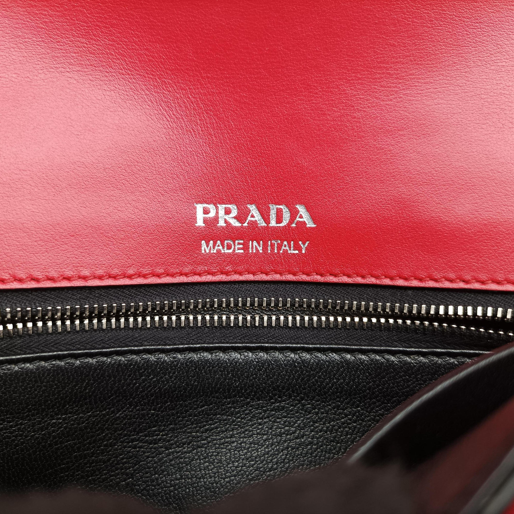 COGNAC N Red × black Leather 1BD166 25コニャック レッド × ブラック レザー 1BD166 25