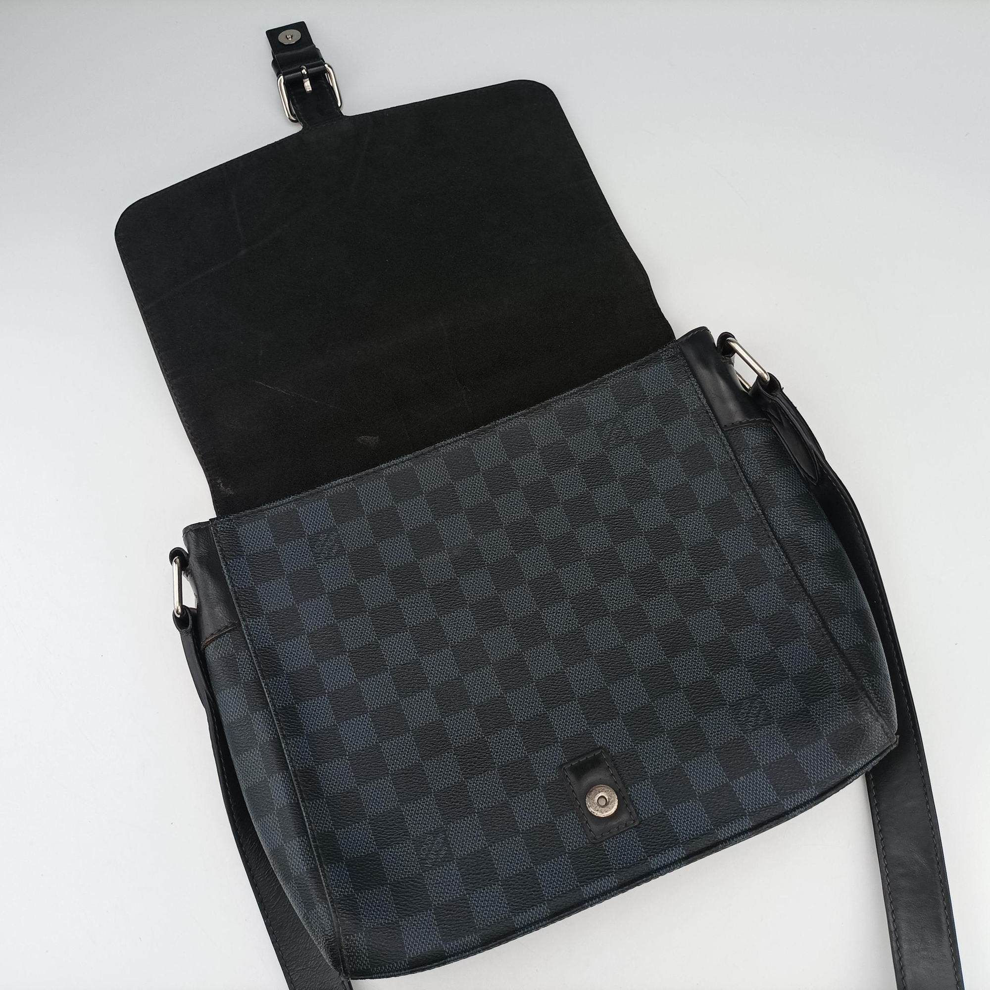 Newport Messenger PM black×navy Damier Cobalt N41587 DR1126ニューポート メッセンジャーPM ブラック×ネイビー ダミエ コバルト N41587 DR1126