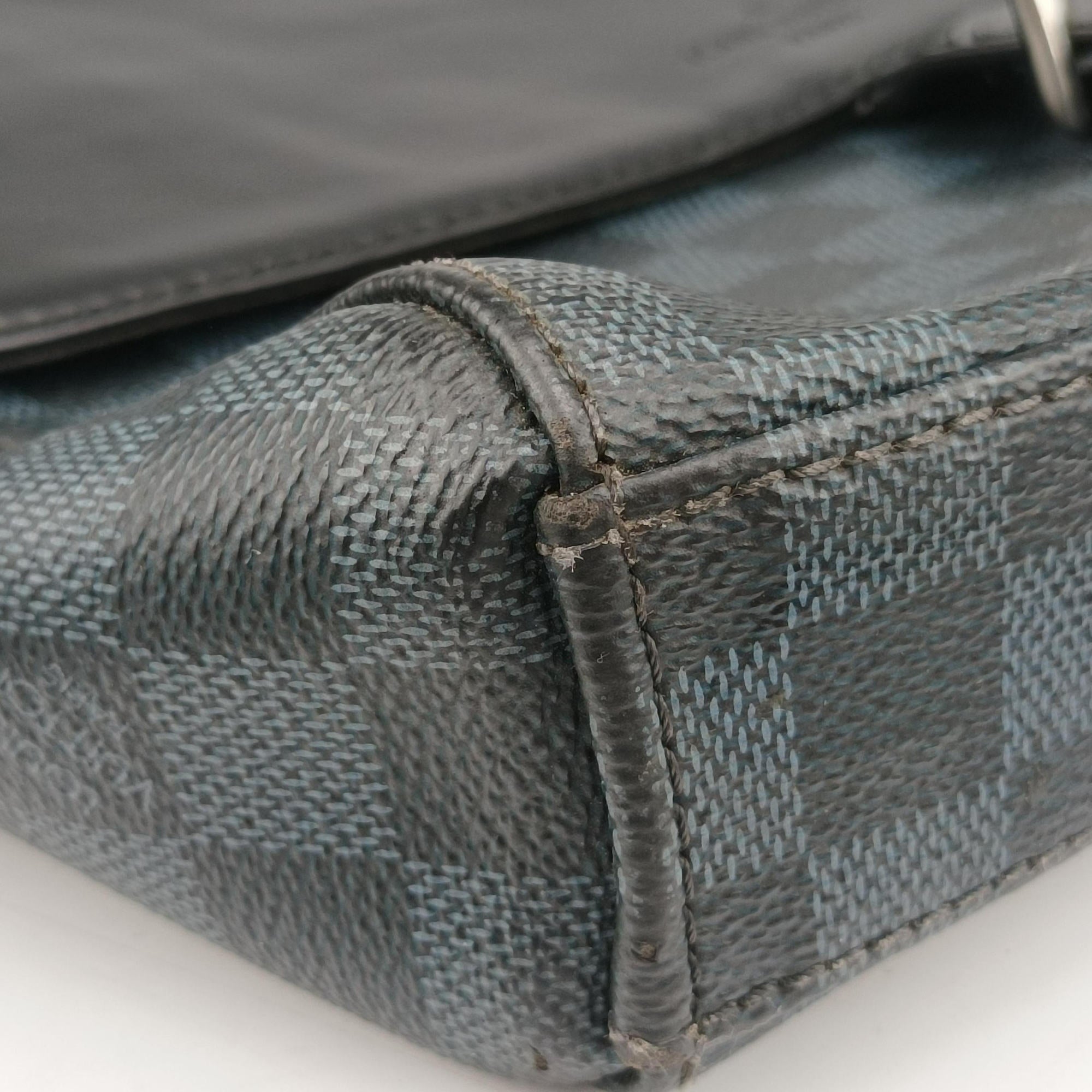 Newport Messenger PM black×navy Damier Cobalt N41587 DR1126ニューポート メッセンジャーPM ブラック×ネイビー ダミエ コバルト N41587 DR1126