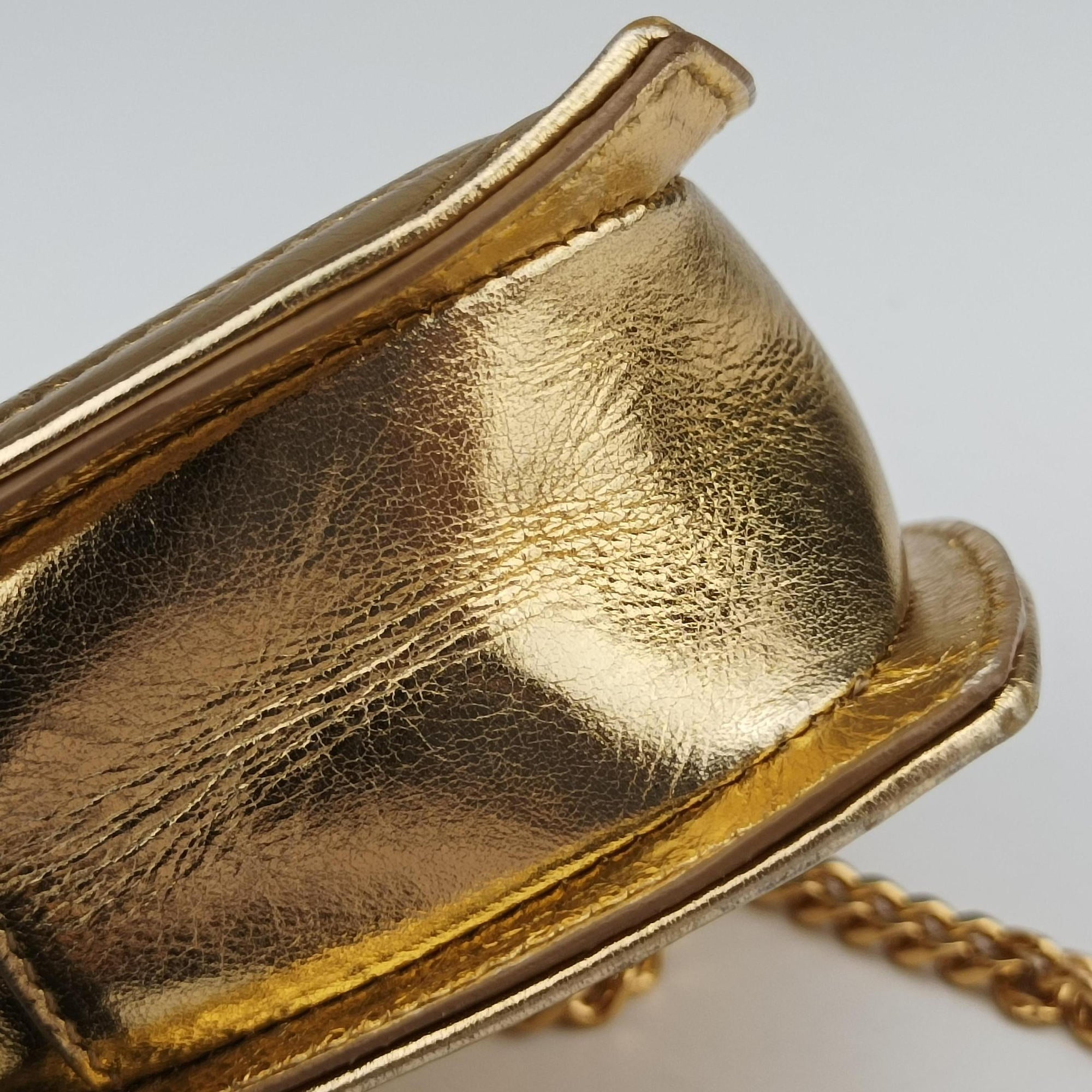 Love heart V stitch Golden Leather 448050 VLR448050.0616ラブハート Vステッチ ゴールド レザー 448050 VLR448050.0616