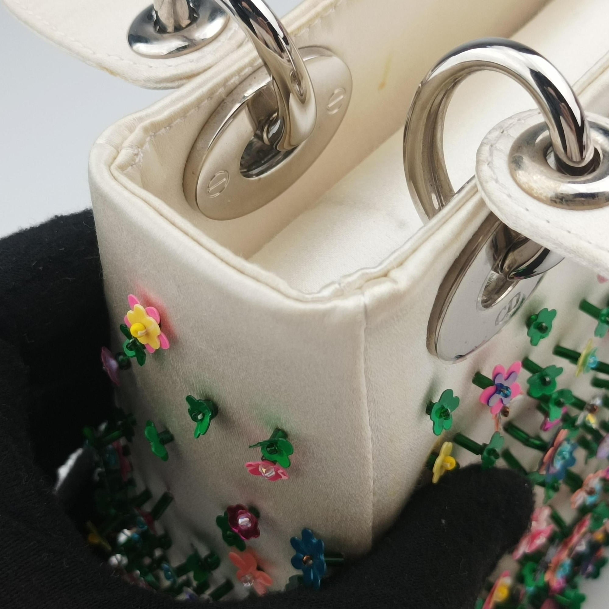 Lady Dior White×Multicolor Satin × Sequin × Bead Embellishments 02-MA-0194レディディオール ホワイト×マルチカラー サテン ×スパンコール×ビーズ刺繍 02-MA-0194