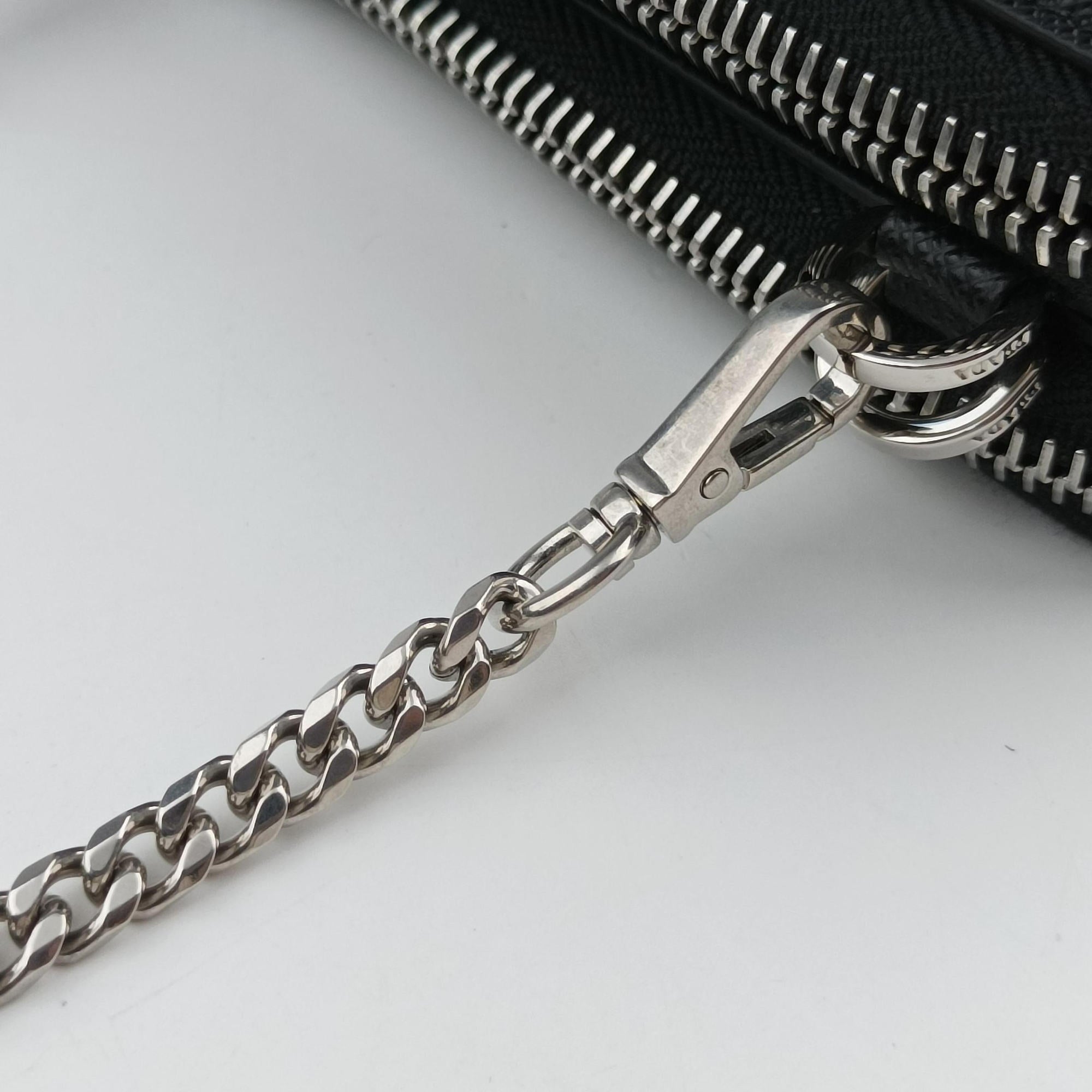 Triangle Logo Plate Black SAFFIANO Leather 1NR015 62トライアングルロゴ ブラック サフィアーノレザー 1NR015 62