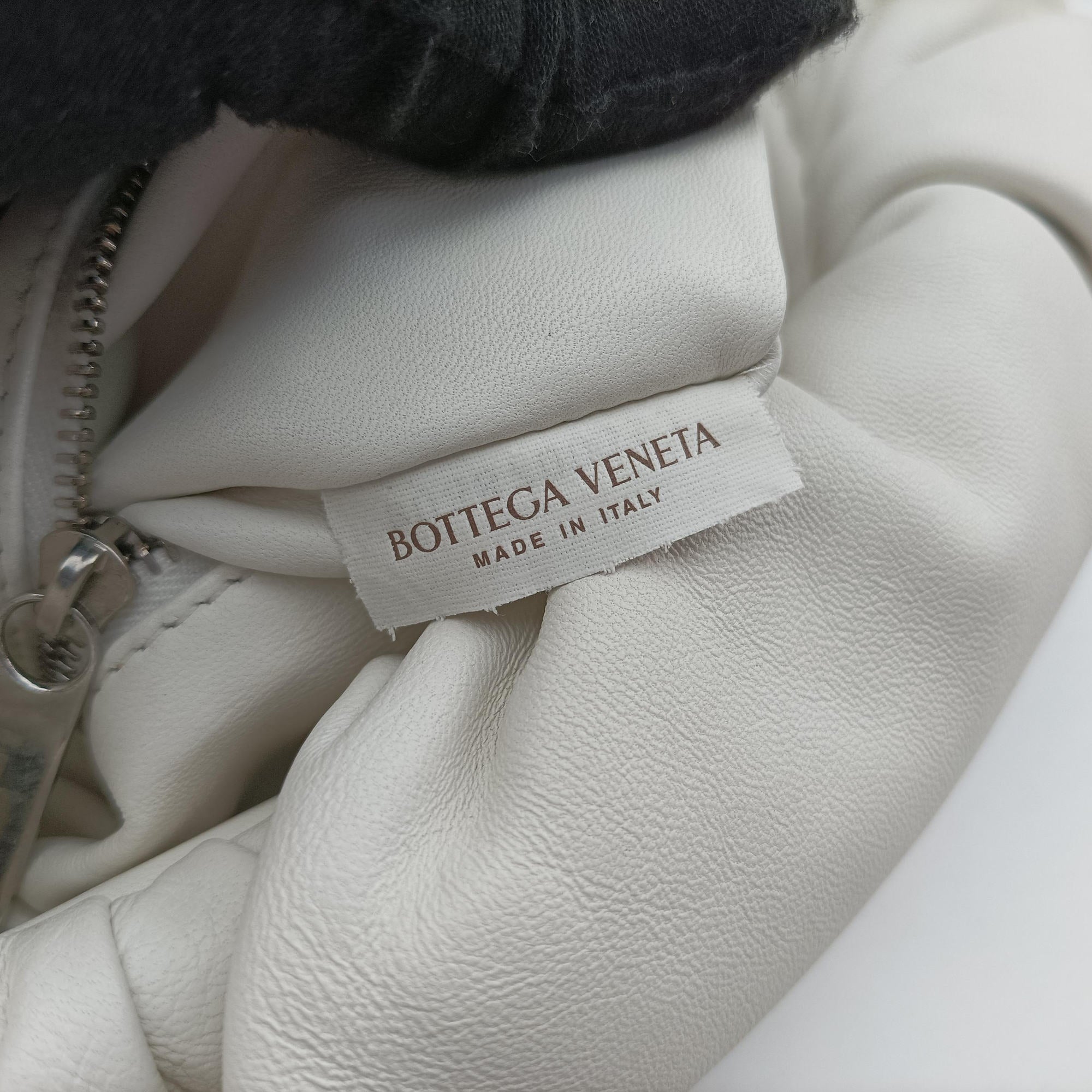 The Pouch White lambskin B08870035Jザ ポーチ ホワイト ラムスキン B08870035J