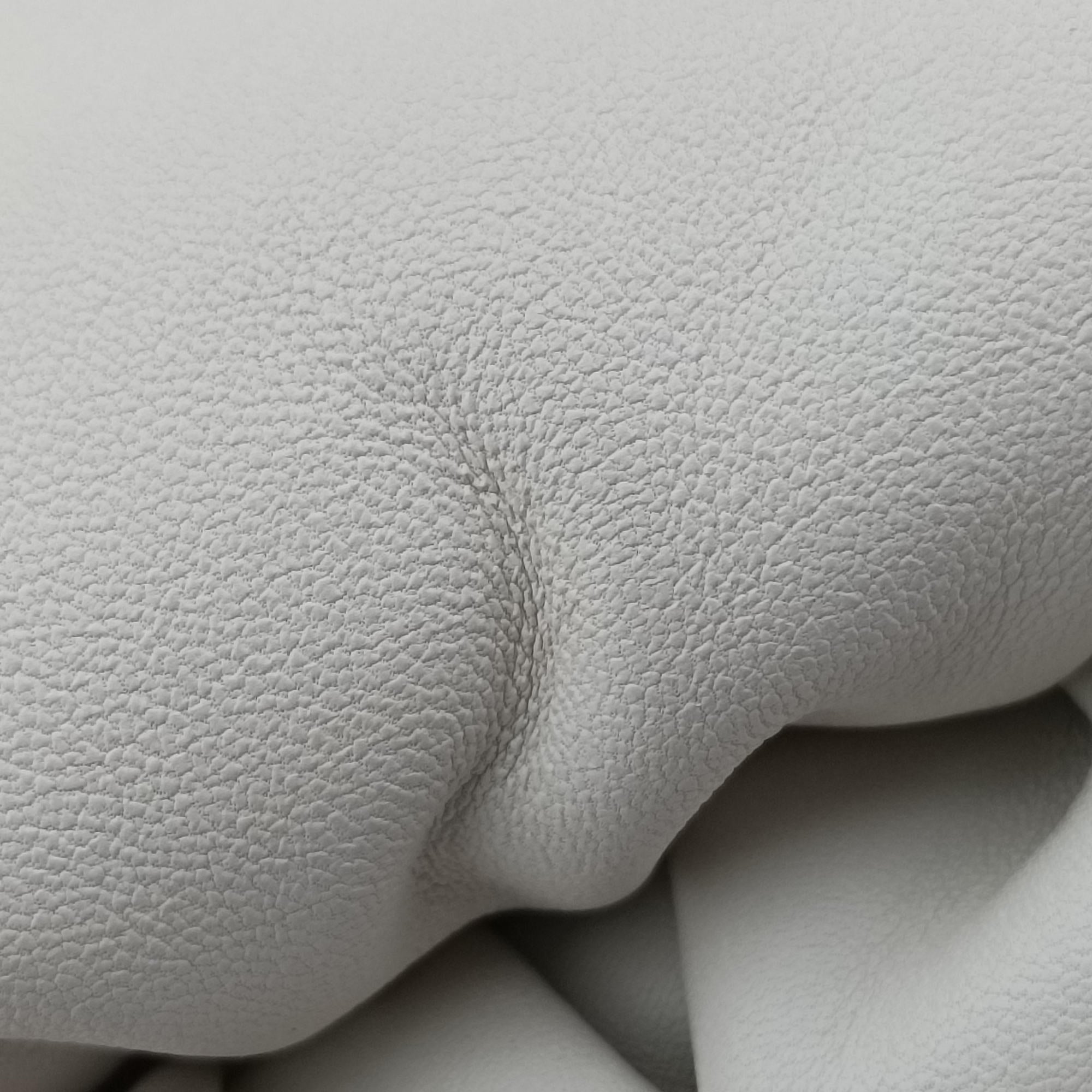 The Pouch White lambskin B08870035Jザ ポーチ ホワイト ラムスキン B08870035J