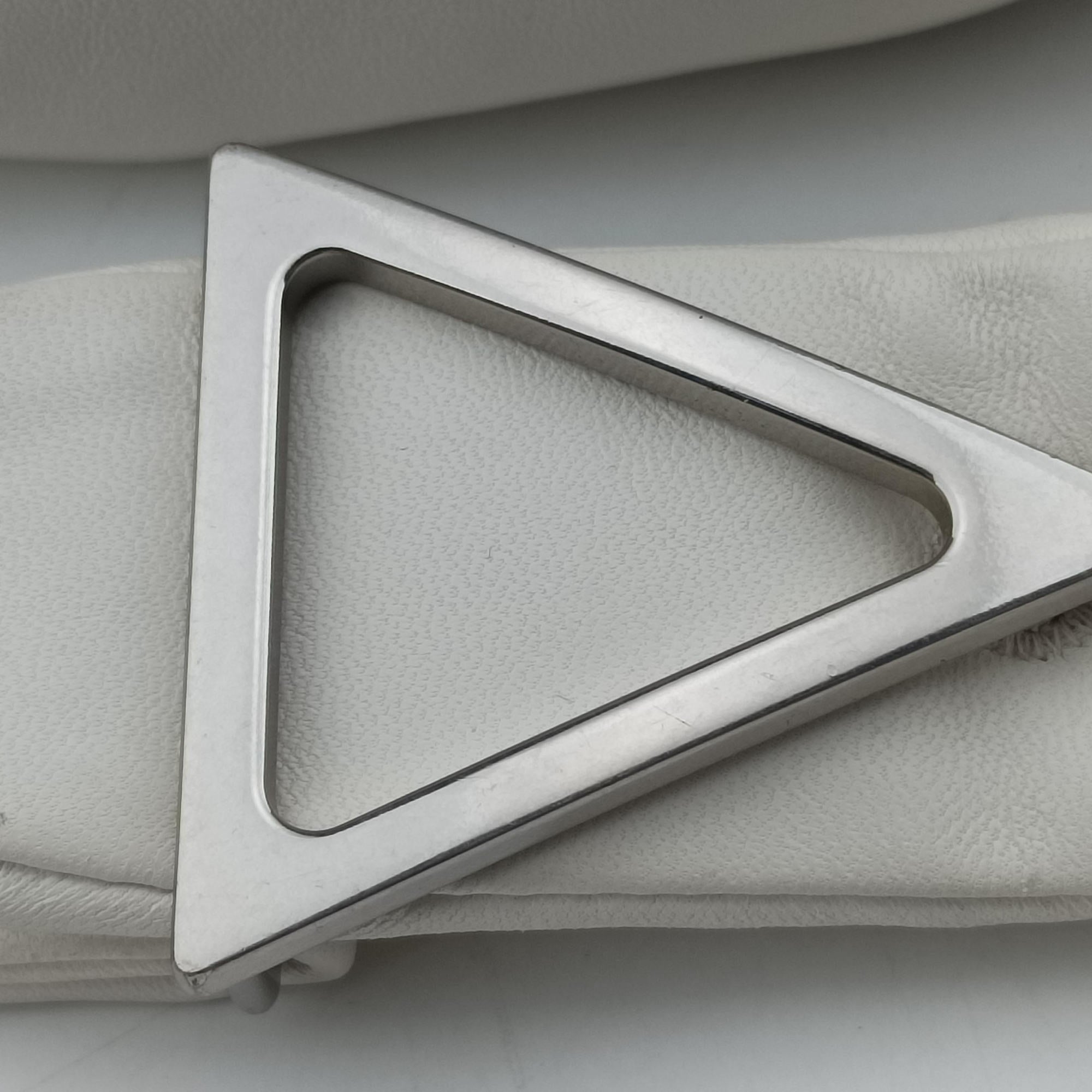 The Pouch White lambskin B08870035Jザ ポーチ ホワイト ラムスキン B08870035J