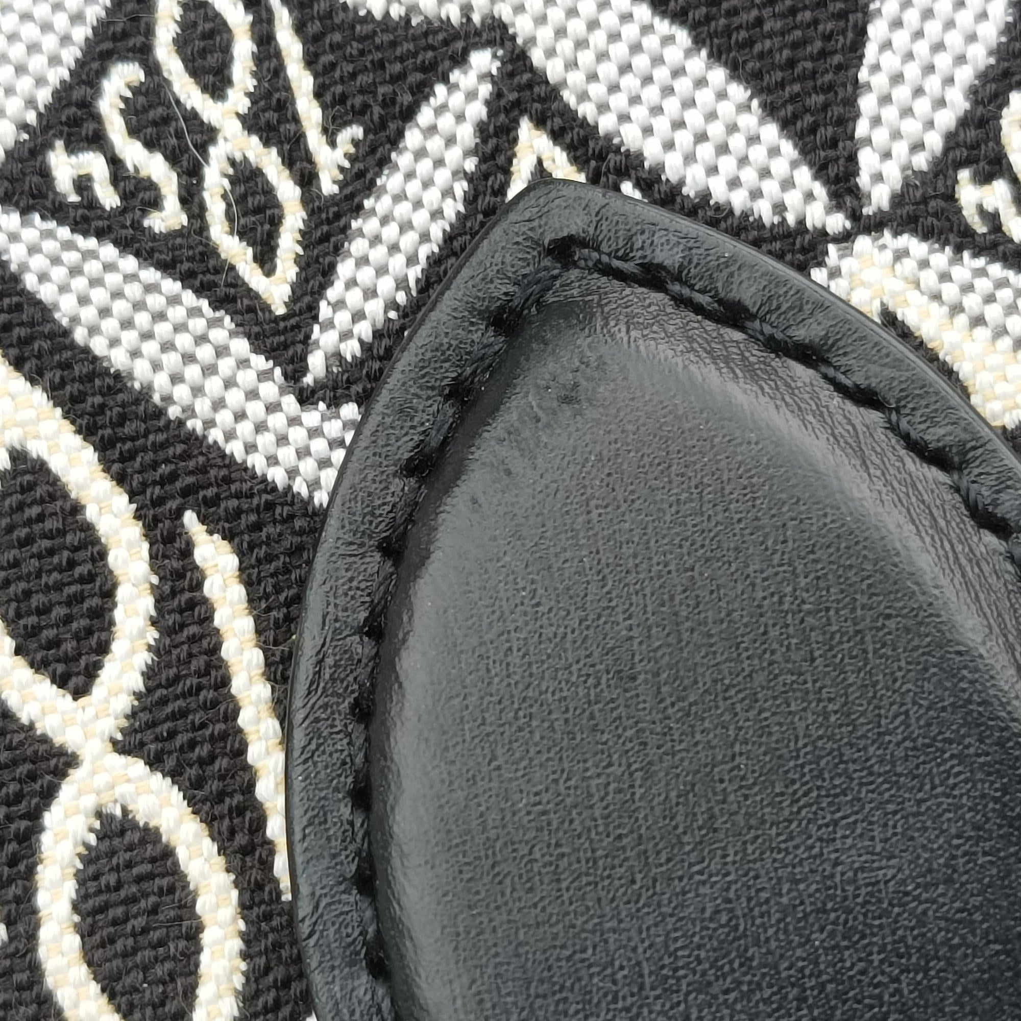 SINCE1854 On the Go GM Black×White jacquard canvas x leather M57207 FL4270 IC ChipSINCE1854 オンザゴーGM ブラック×ホワイト ジャガードキャンバス×レザー M57207 FL4270 ICチップ
