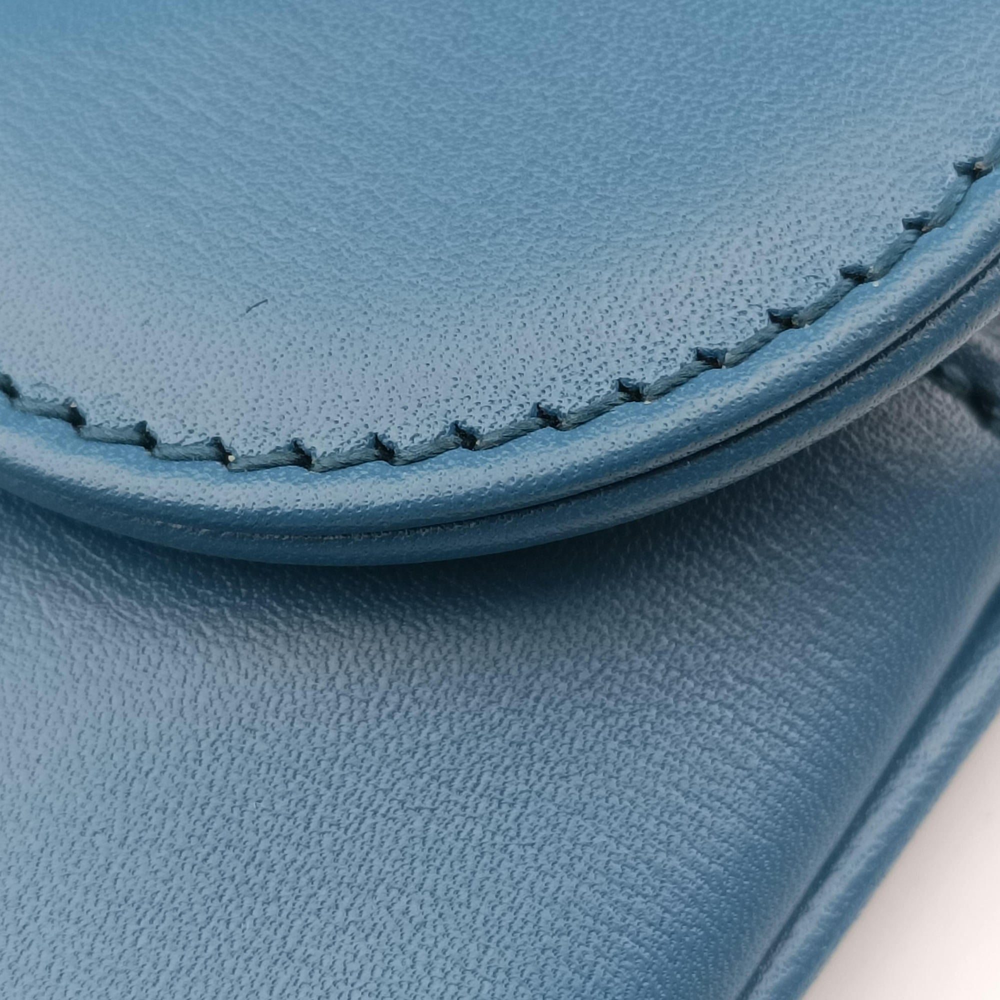 Diordouble Blue Leather 29-MA-0211ディオール ダブル ミディアム ブルー レザー 29-MA-0211