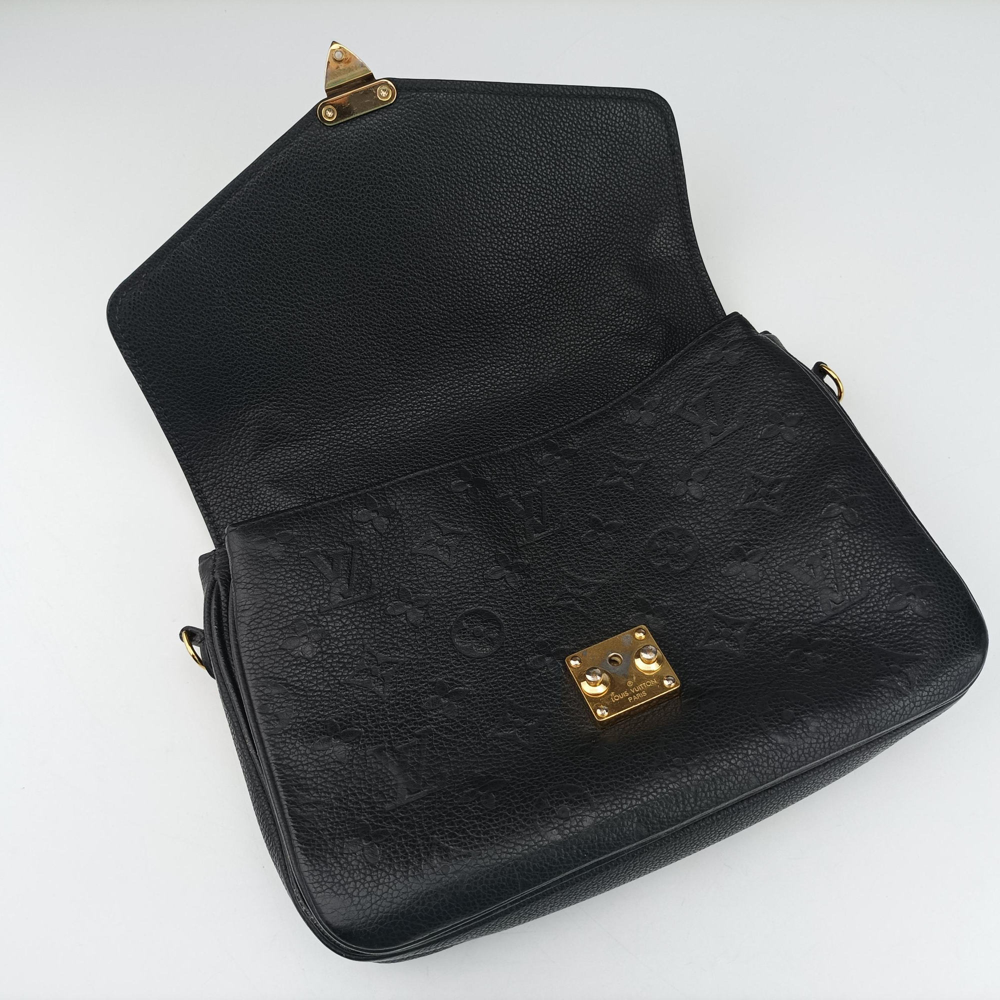 Pochette Metis MM Black Monogram Empreinte M41487 GI2189ポシェットメティスMM ブラック モノグラム アンプラント M41487 GI2189