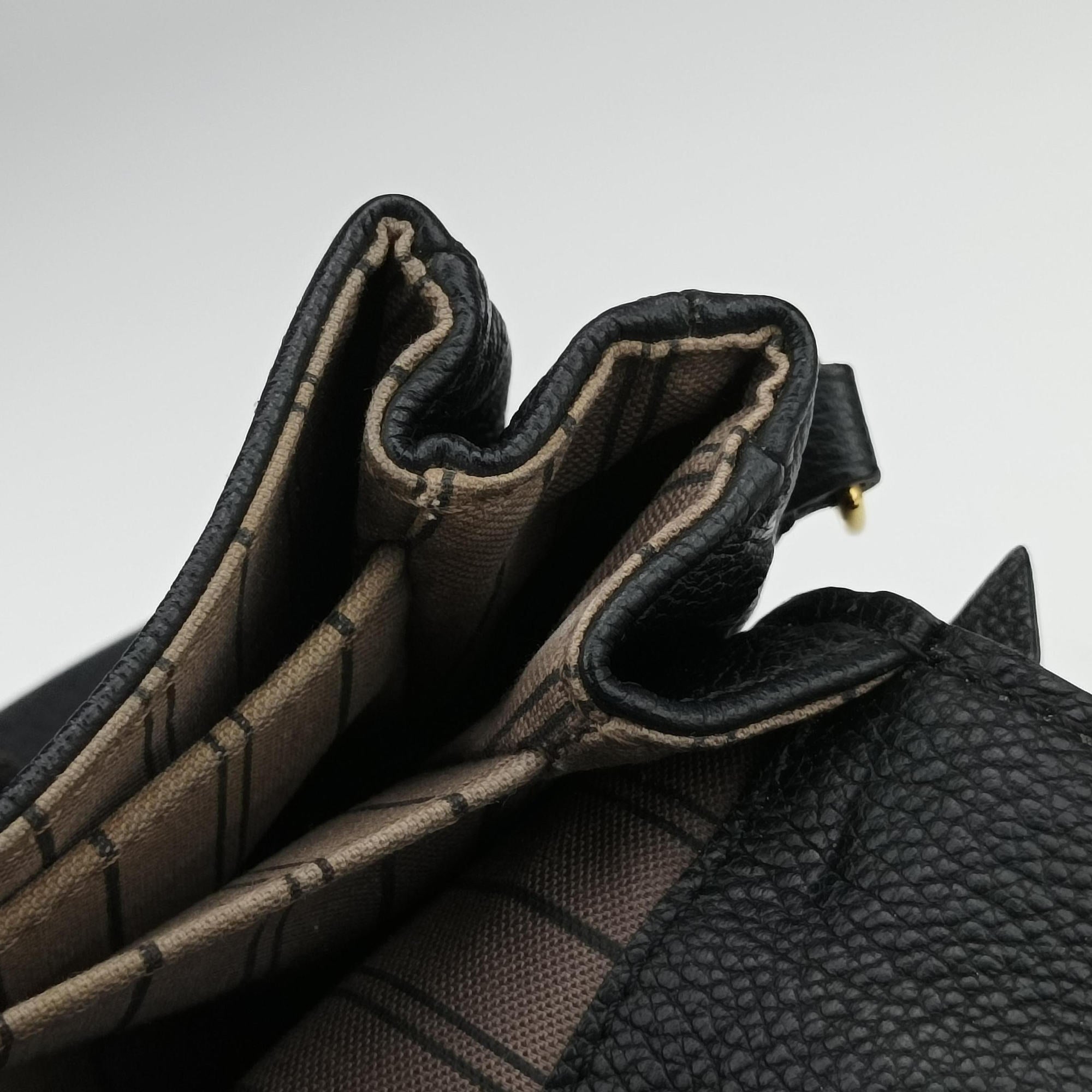 Pochette Metis MM Black Monogram Empreinte M41487 GI2189ポシェットメティスMM ブラック モノグラム アンプラント M41487 GI2189