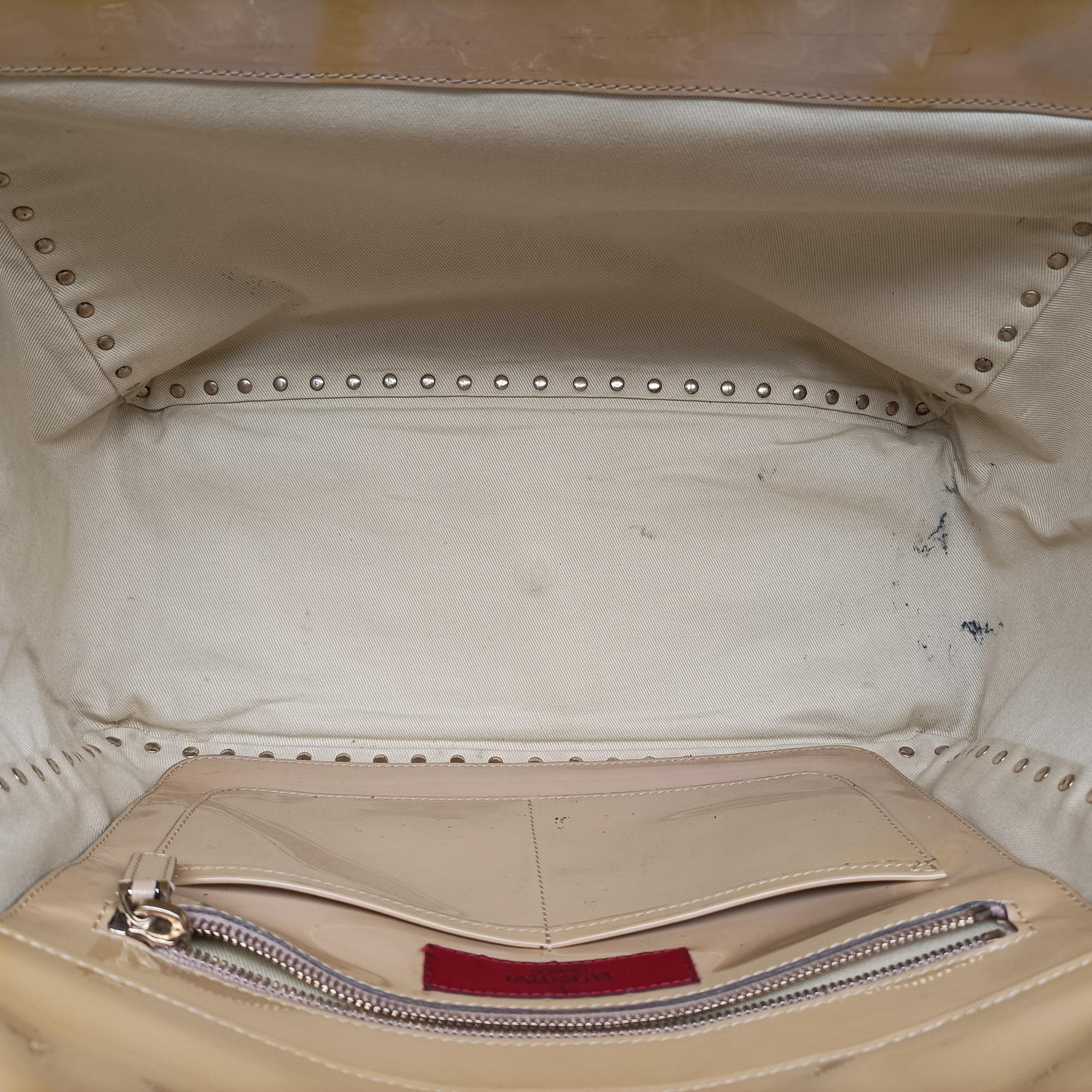 Rockstud khaki Patent Leather Lot number unknownロックスタッズ イエロー パテント 製番不明