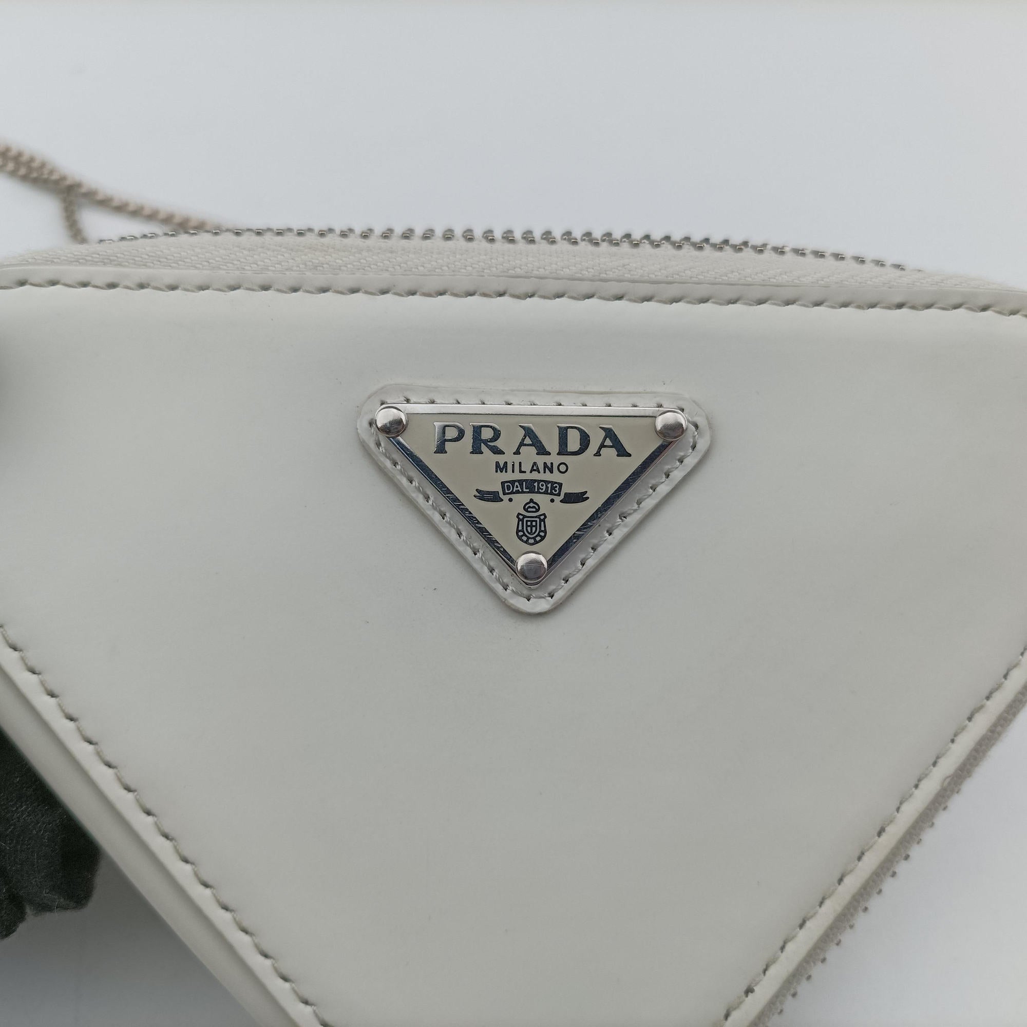 Triangle Chain Pouch White Leather 230-Aトライアングル チェーン ポーチ ホワイト レザー 230-A