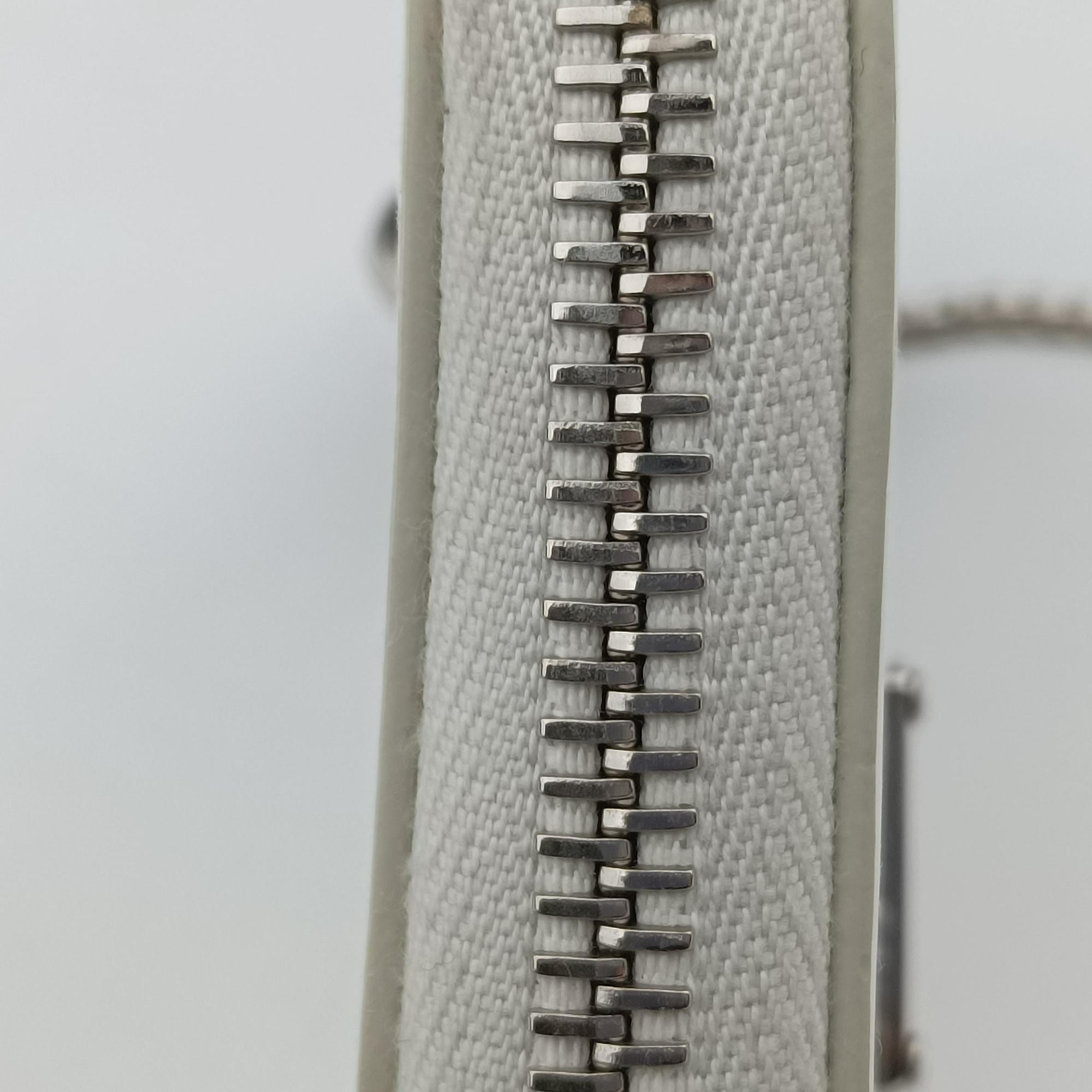 Triangle Chain Pouch White Leather 230-Aトライアングル チェーン ポーチ ホワイト レザー 230-A