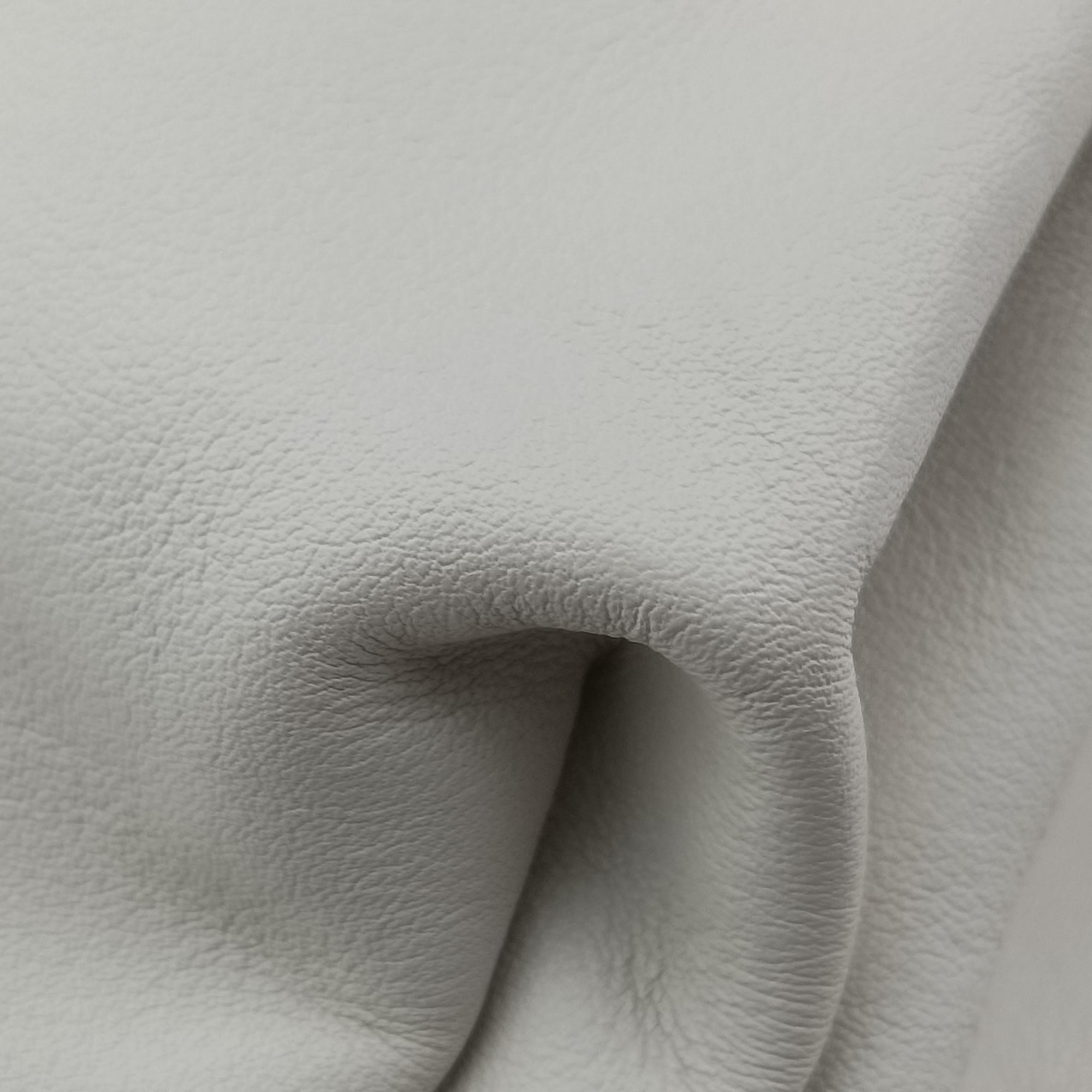 THE Chain Pouch White lambskin B08930648Vザ チェーン ポーチ ホワイト ラムスキン B08930648V