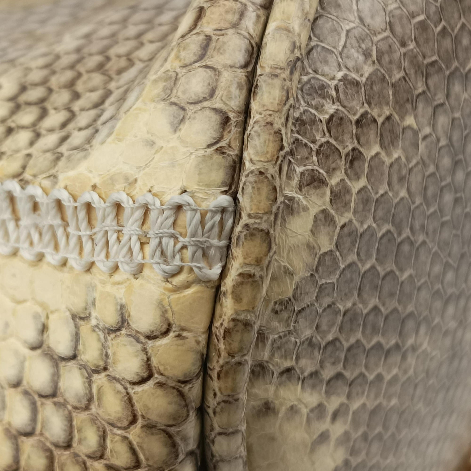 Zumi Mini Drawstring Bucket Beige x Multicolor snakeskin 576432 ズゥミ ミニバケット ベージュ×マルチカラー ヘビ革 576432