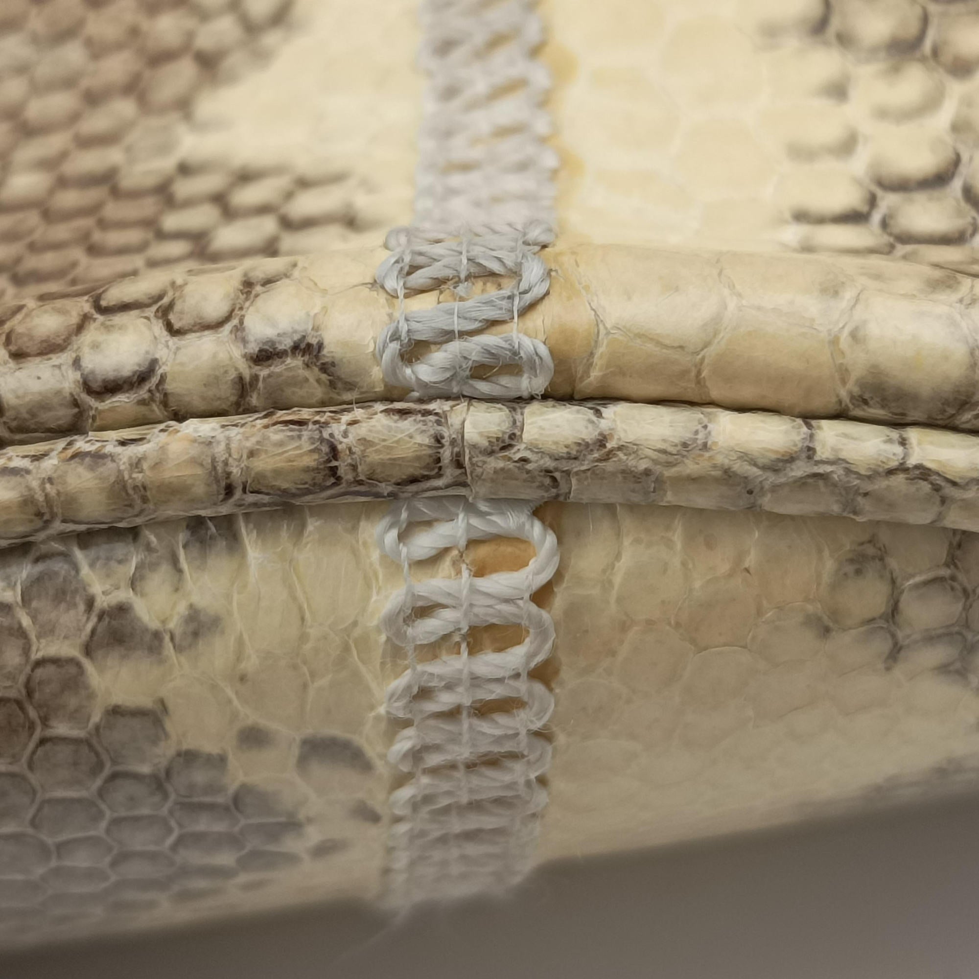 Zumi Mini Drawstring Bucket Beige x Multicolor snakeskin 576432 ズゥミ ミニバケット ベージュ×マルチカラー ヘビ革 576432