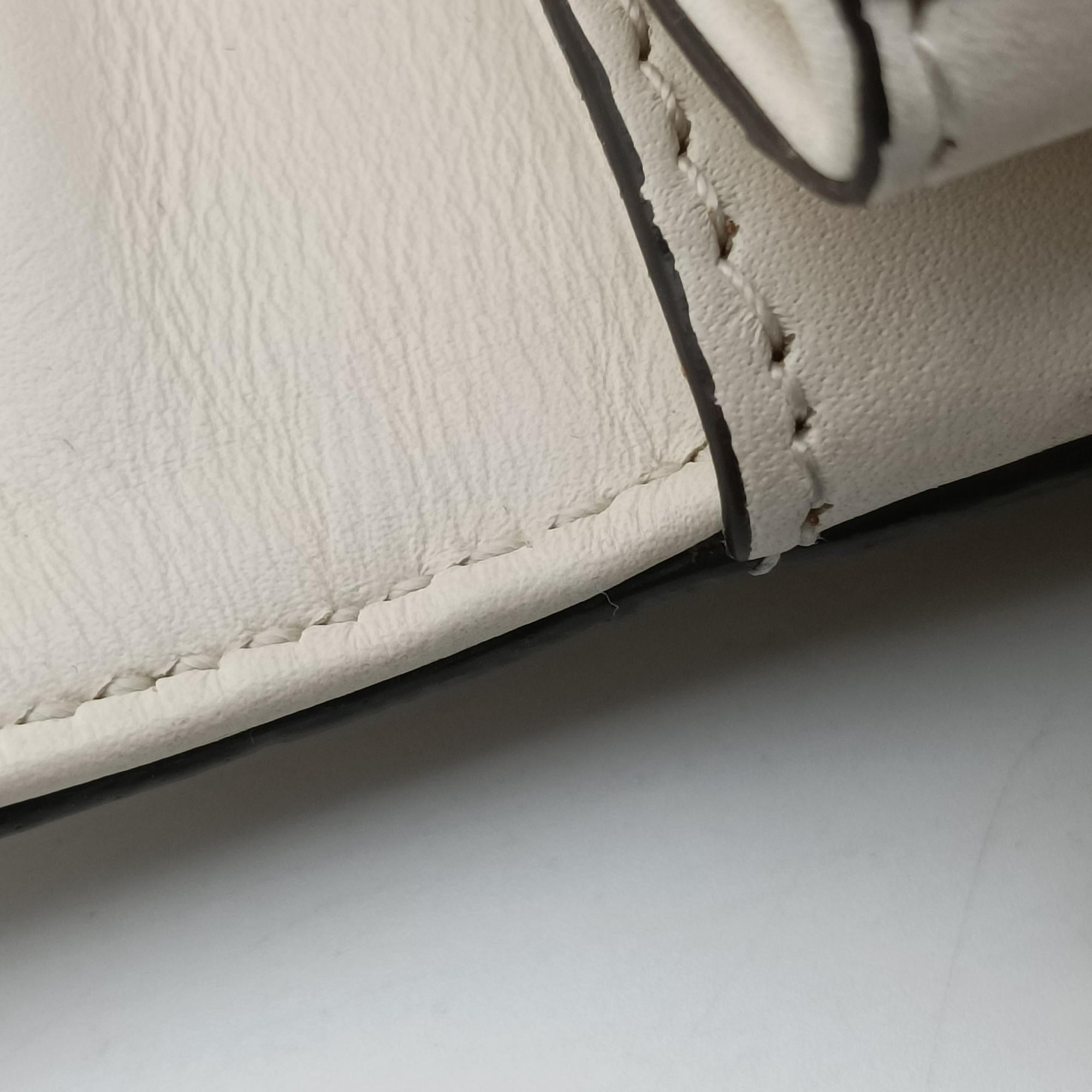 Broadway Pearl Bee White Leather 453778 E022493274ブロードウェイ パール ビー ホワイト レザー 453778 E022493274