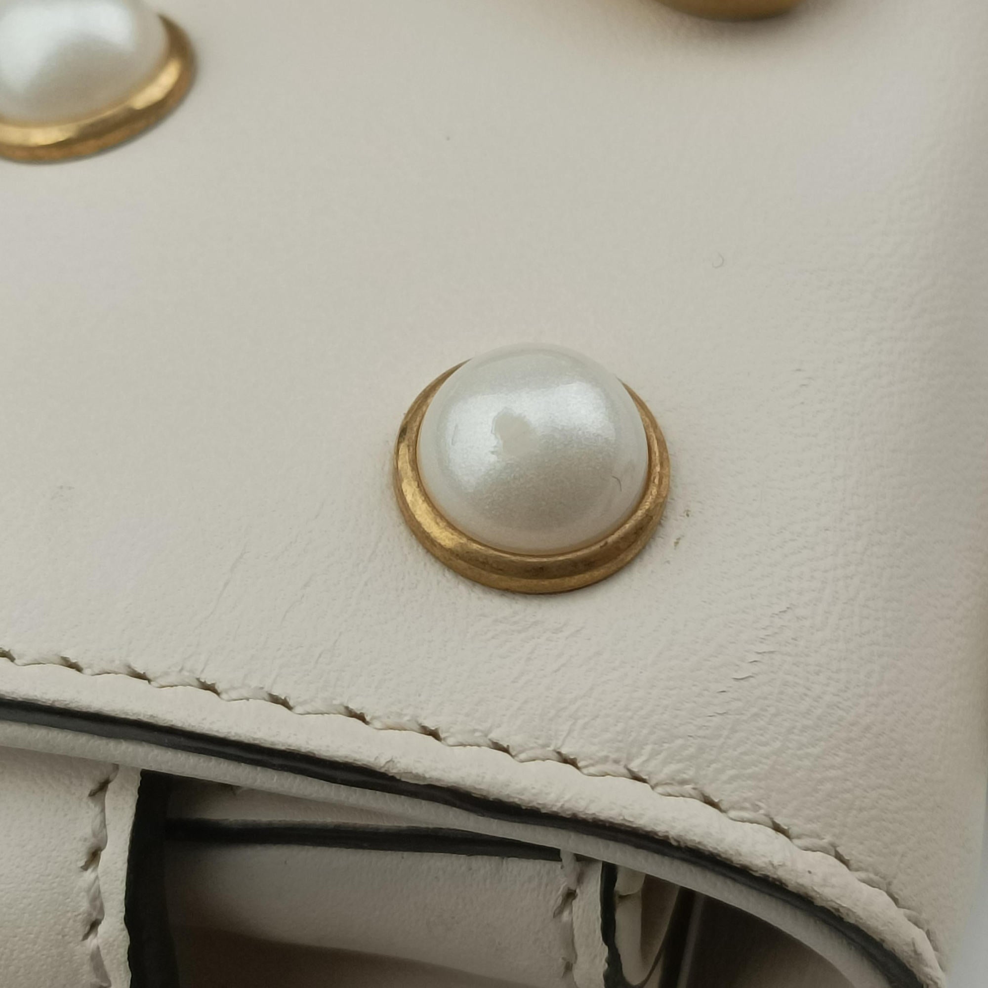 Broadway Pearl Bee White Leather 453778 E022493274ブロードウェイ パール ビー ホワイト レザー 453778 E022493274
