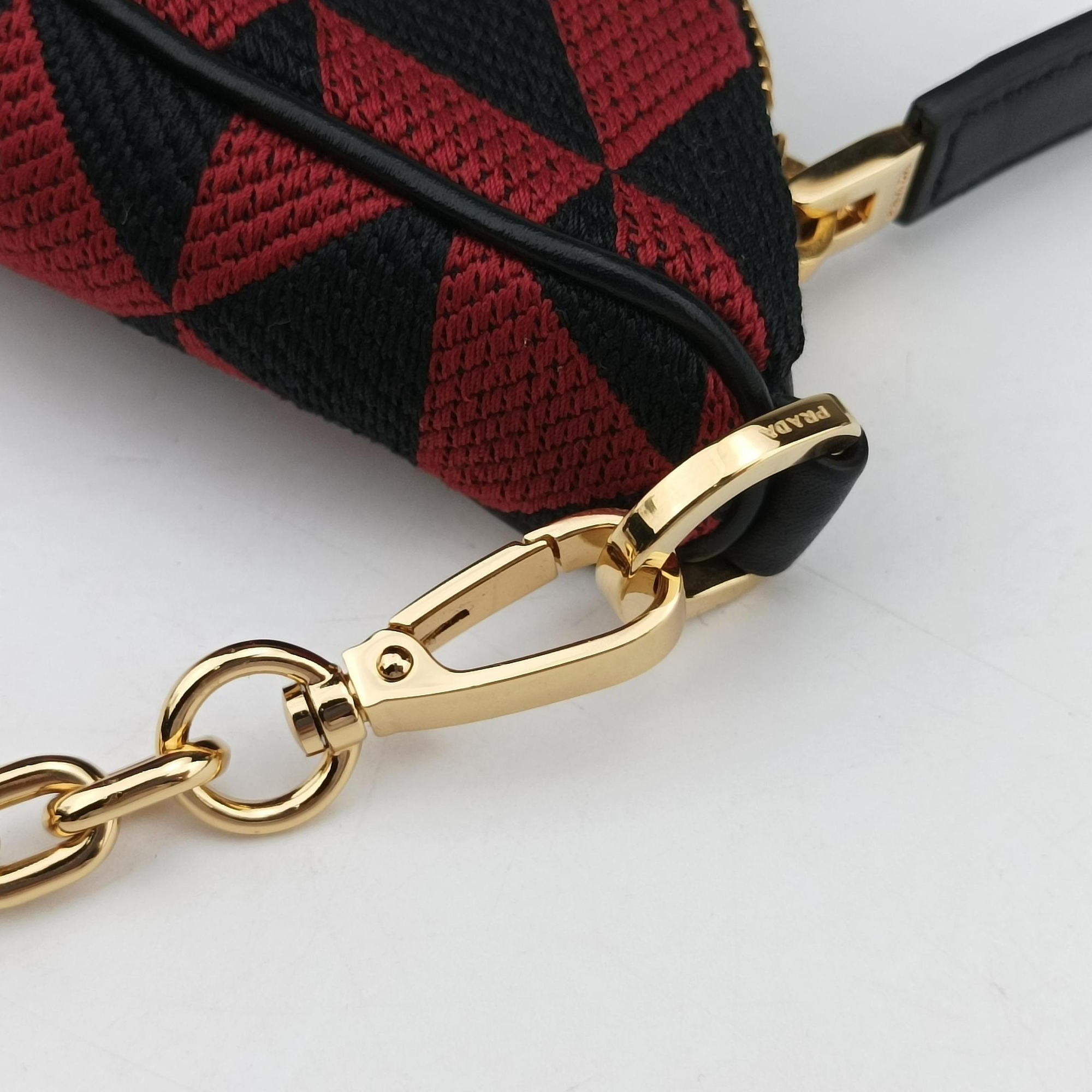 Triangolo Triangle Black×Red Jacquard × leather 1BC176 31/A3トライアングル ブラック×レッド ジャカード × レザー 1BC176 31/A3