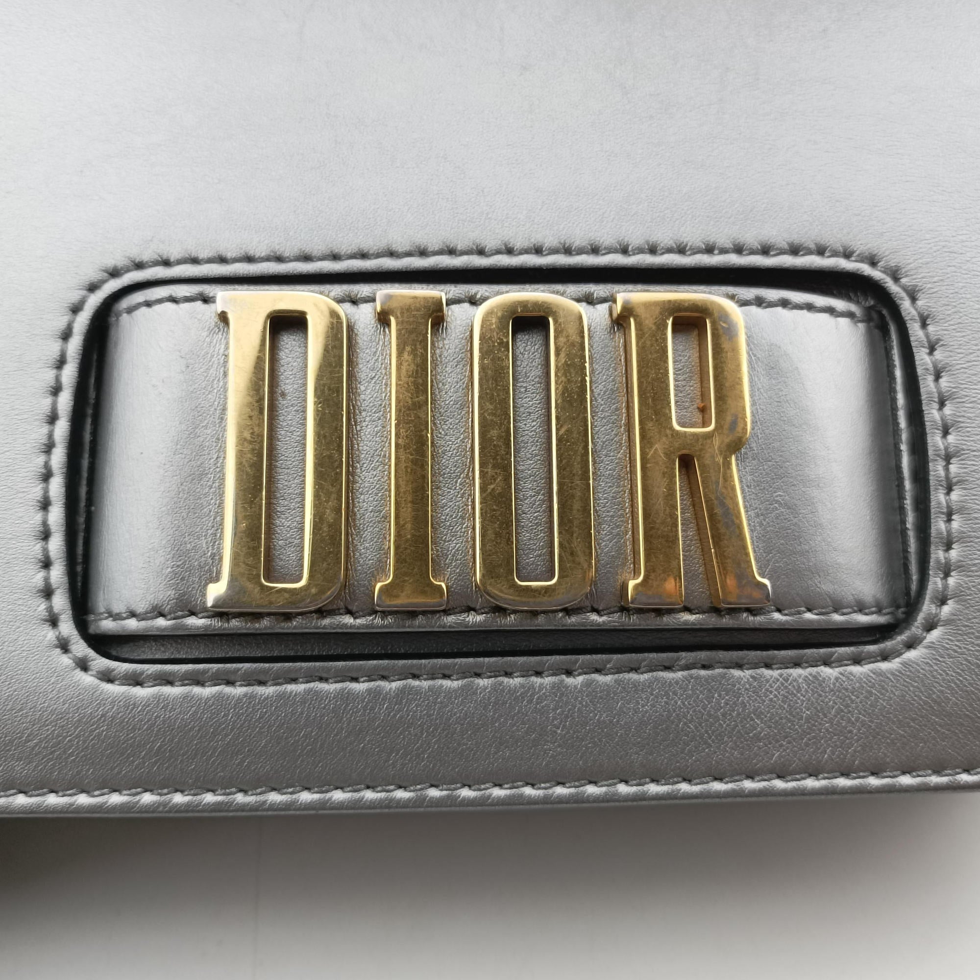 Diorevolution Silver Leather 19-MA-0147ディオール エボリューション フラップ シルバー レザー 19-MA-0147