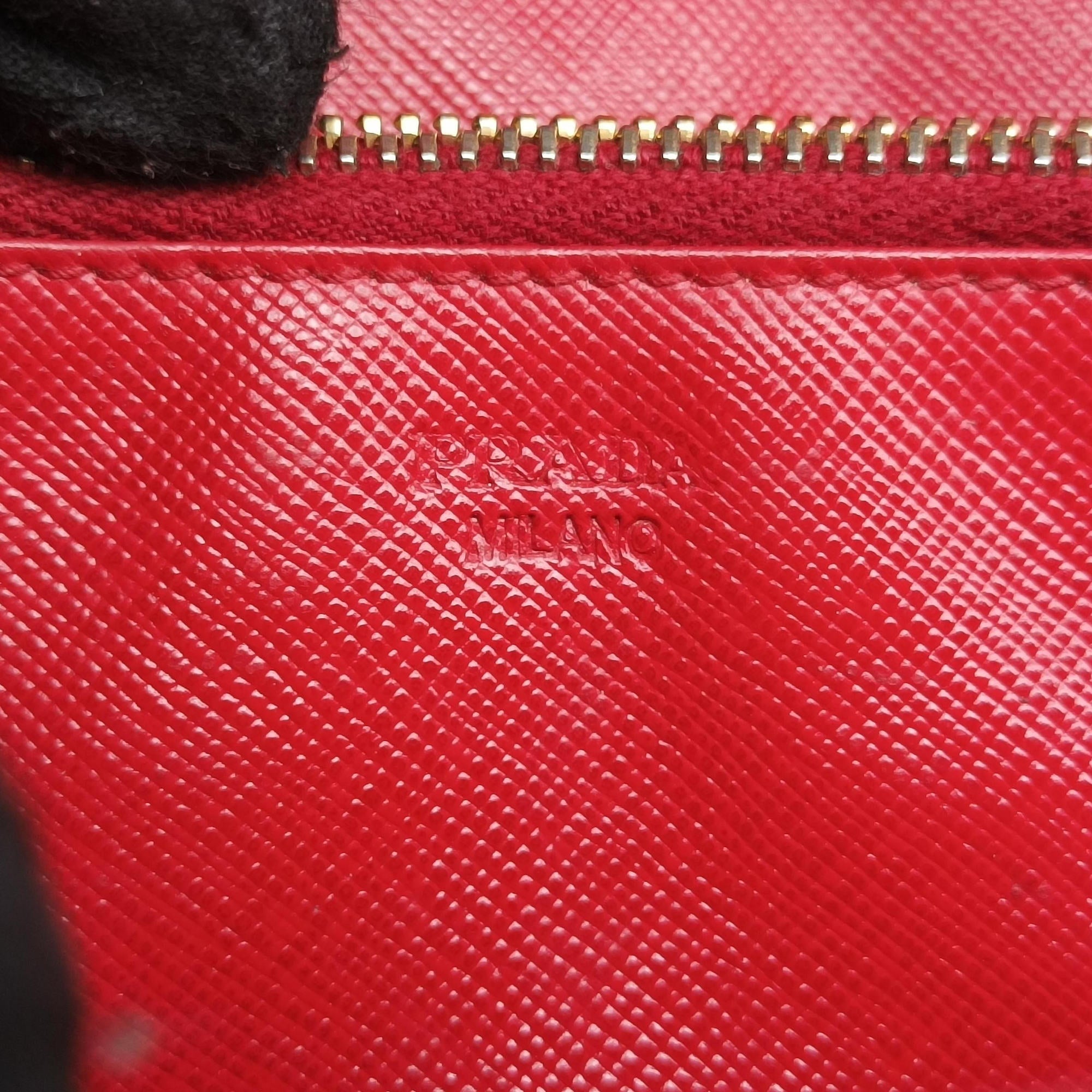 Metal Wallet on Chain Cornflower Clutch Red Saffiano Leather 1MT290 107メタル ウォレット オン チェーン コーンフラワー クラッチ レッド サフィアーノレザー 1MT290 107