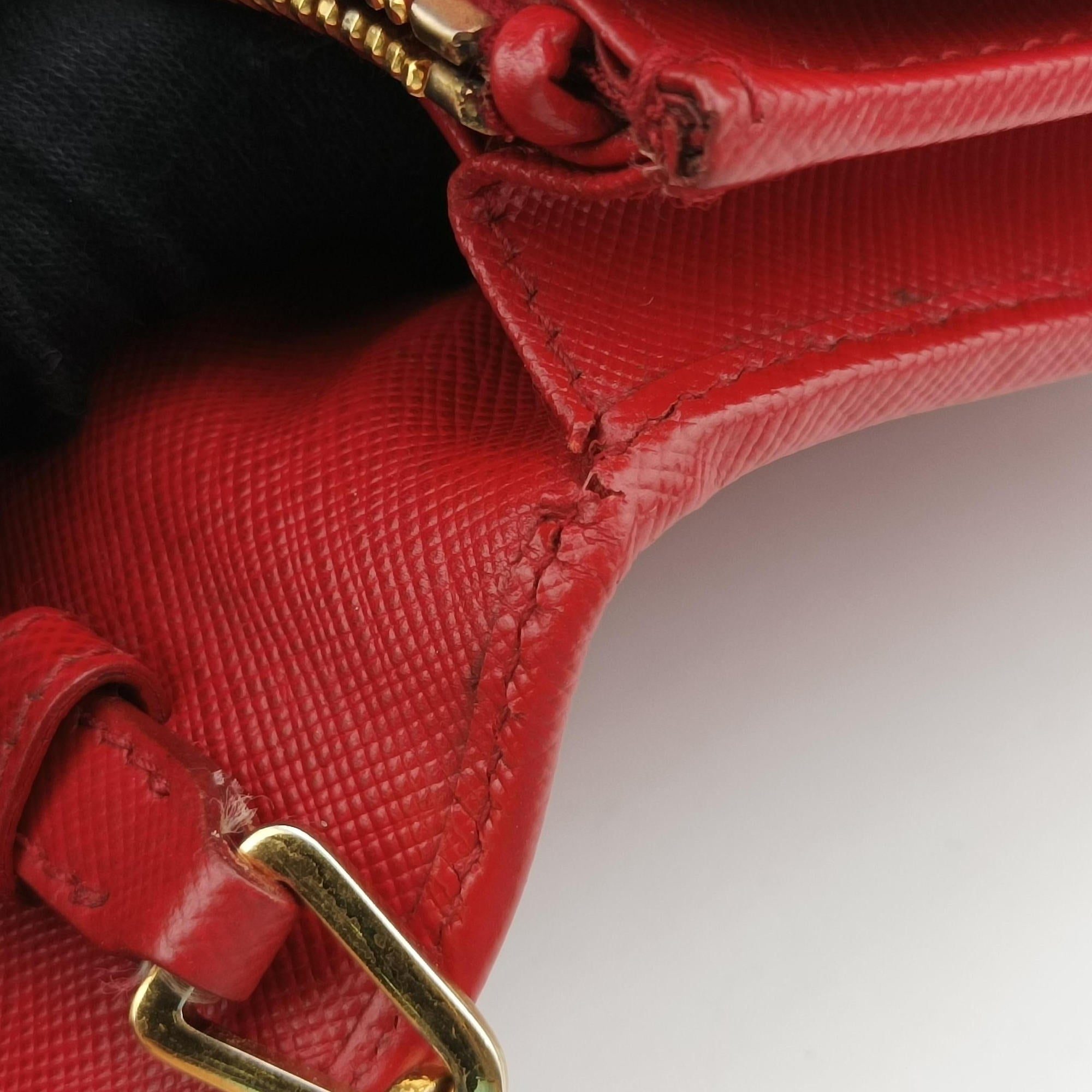Metal Wallet on Chain Cornflower Clutch Red Saffiano Leather 1MT290 107メタル ウォレット オン チェーン コーンフラワー クラッチ レッド サフィアーノレザー 1MT290 107