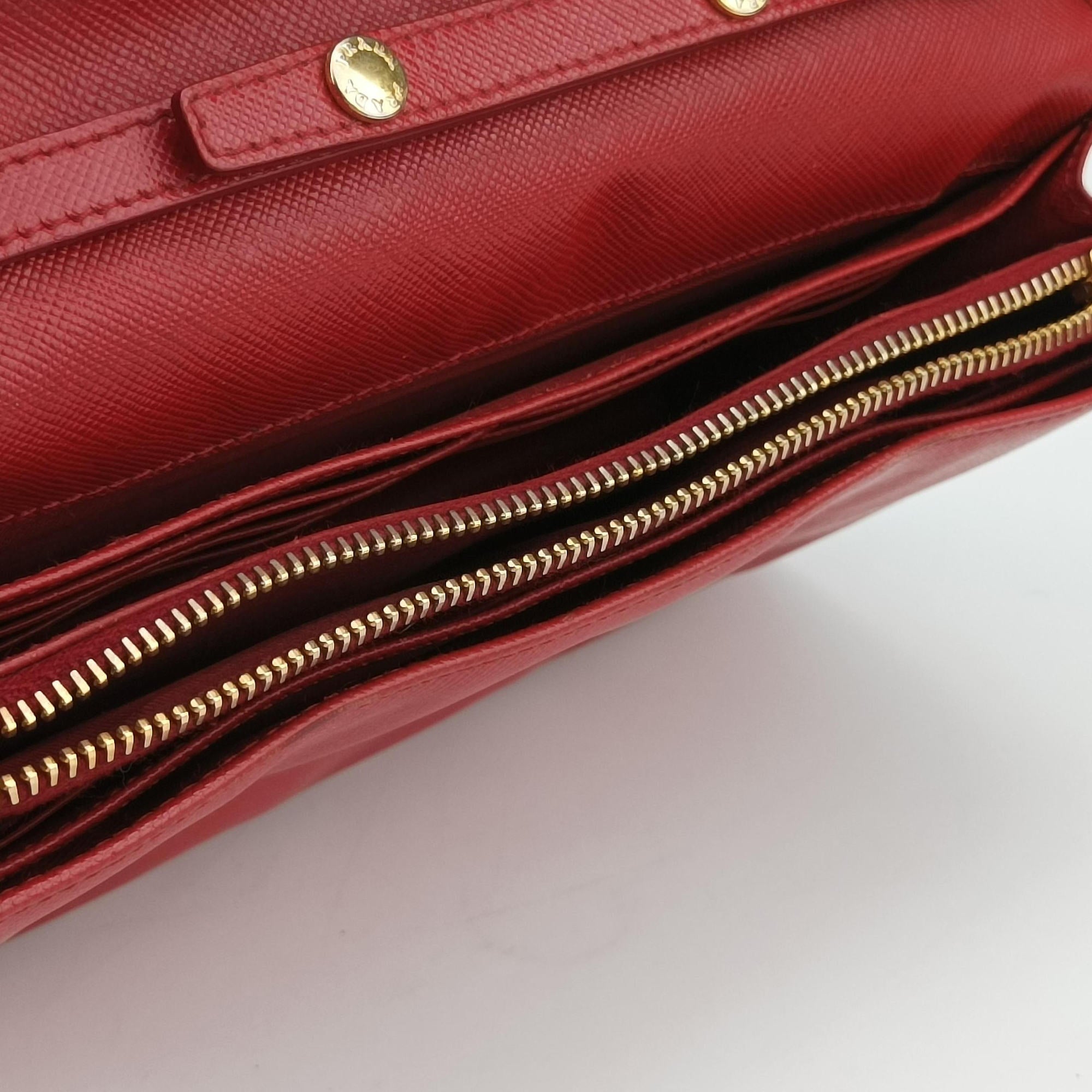 Metal Wallet on Chain Cornflower Clutch Red Saffiano Leather 1MT290 107メタル ウォレット オン チェーン コーンフラワー クラッチ レッド サフィアーノレザー 1MT290 107