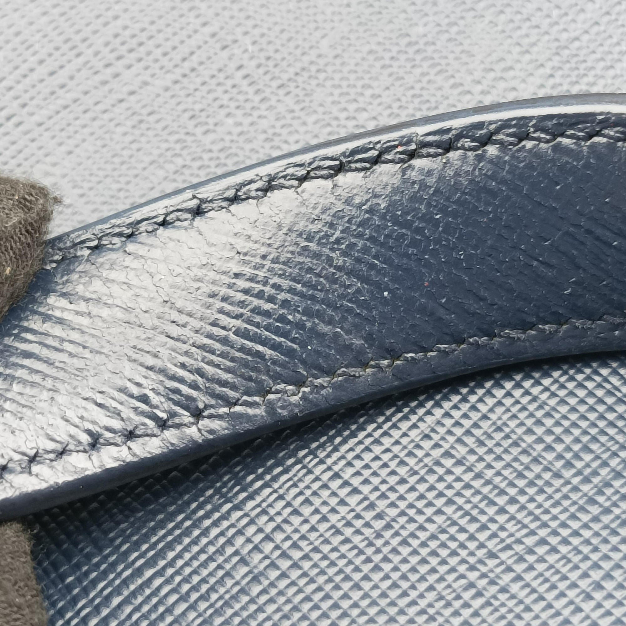 Triangle Logo Plate Navy Saffiano Leather 58/F 204三角 ロゴ プレート ネイビー サフィアーノレザー 58/F 204