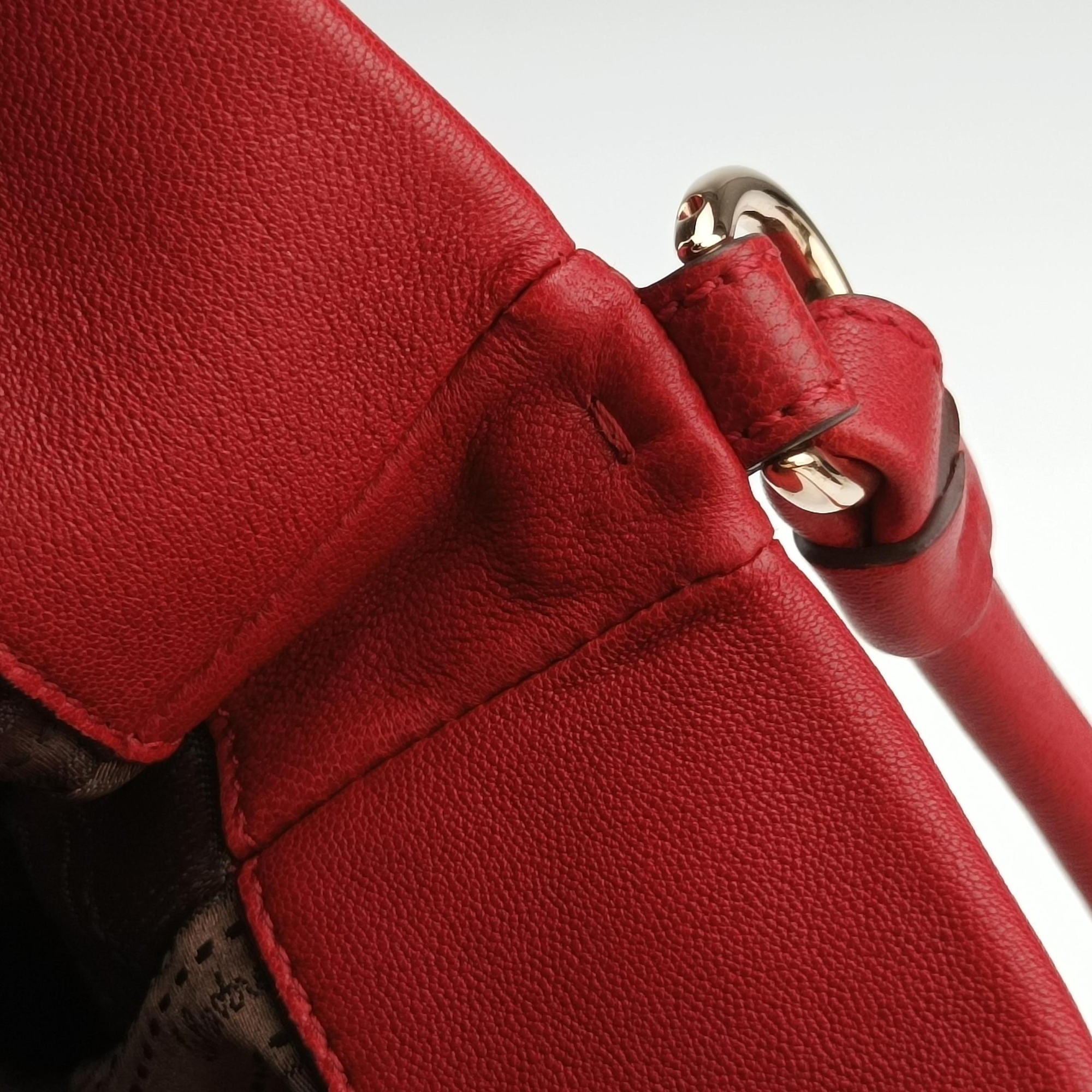 Vara Ribbon Red calfskin AU-21/C337ヴァラ ライン レッド カーフレザー AU-21/C337