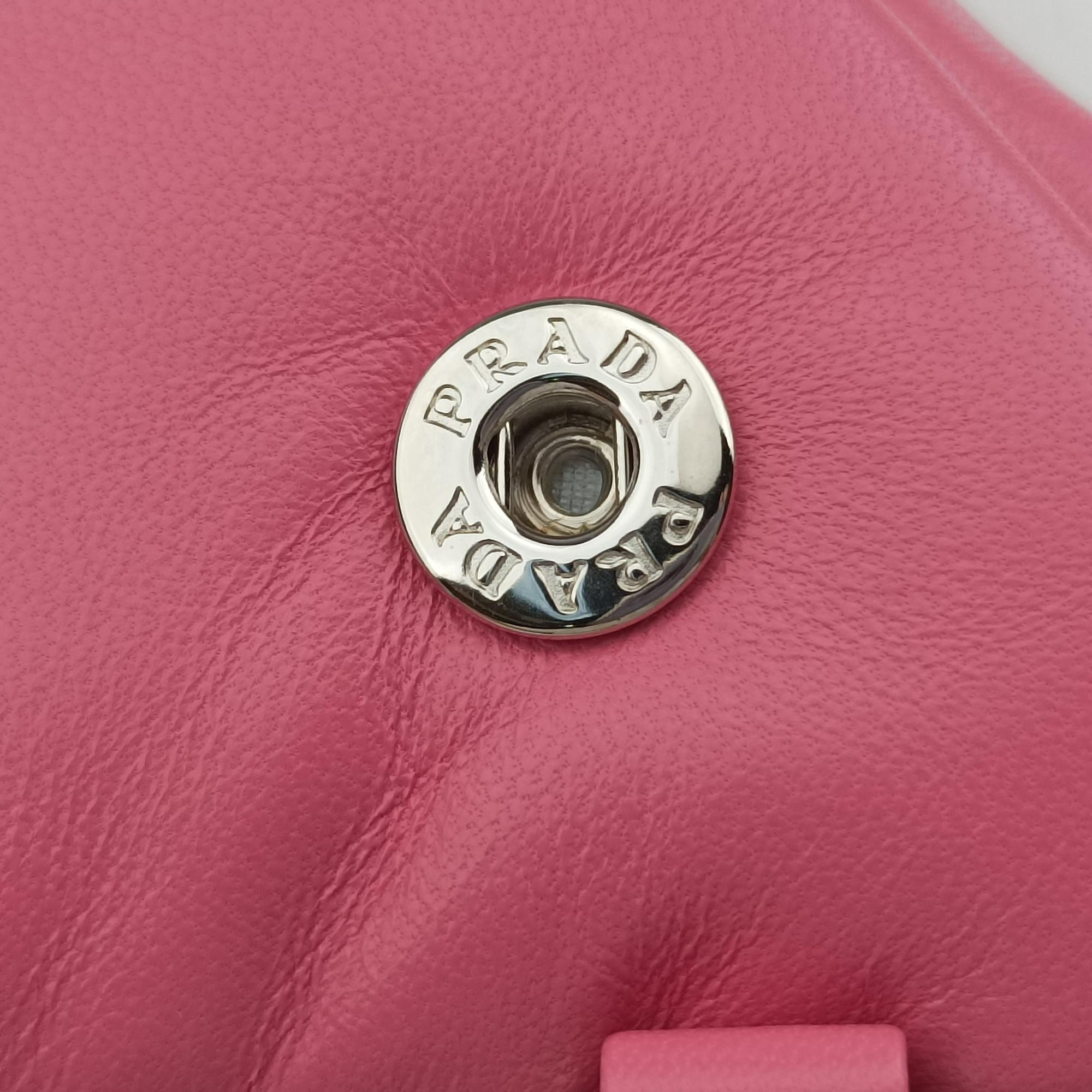 Triangle mini Pink Leather 1NR015 62トライアングル ミニ ピンク レザー 1NR015 62
