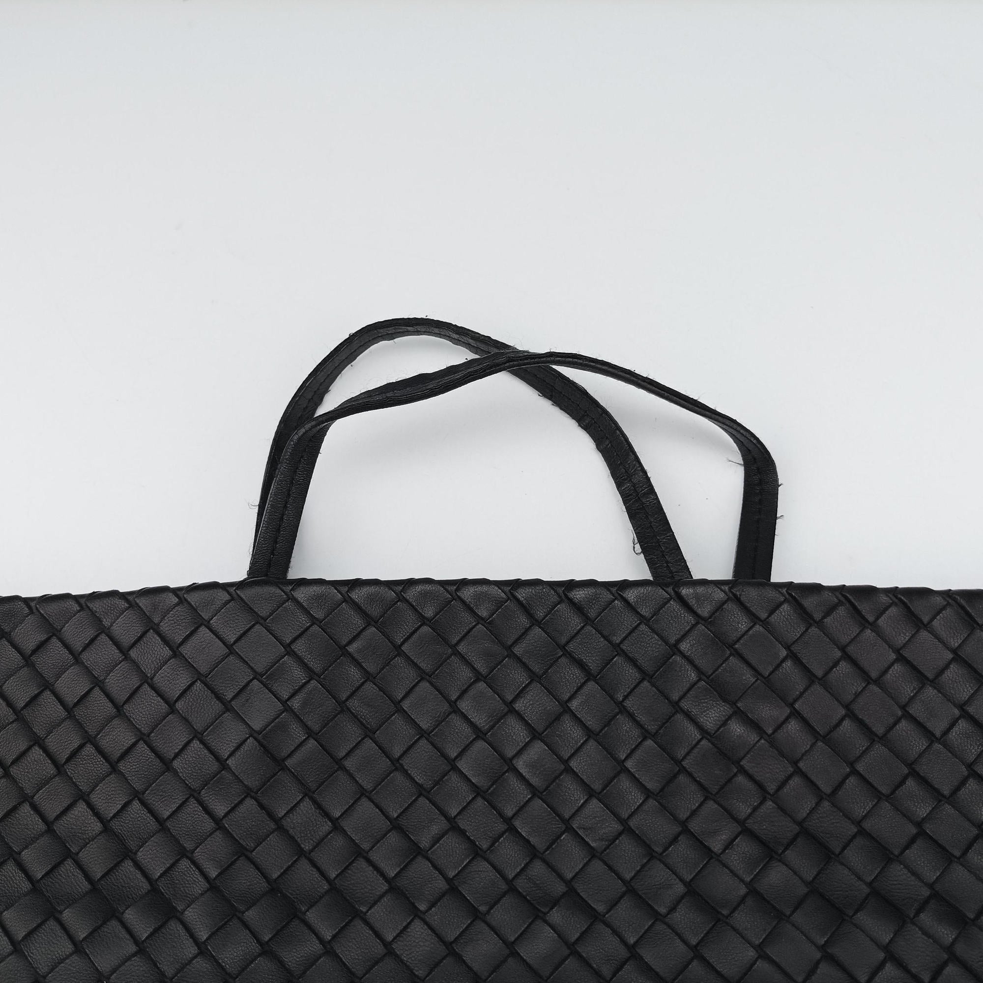 Intrecciato Black lambskin B00189898Zイントレチャート ブラック ラムスキン B00189898Z